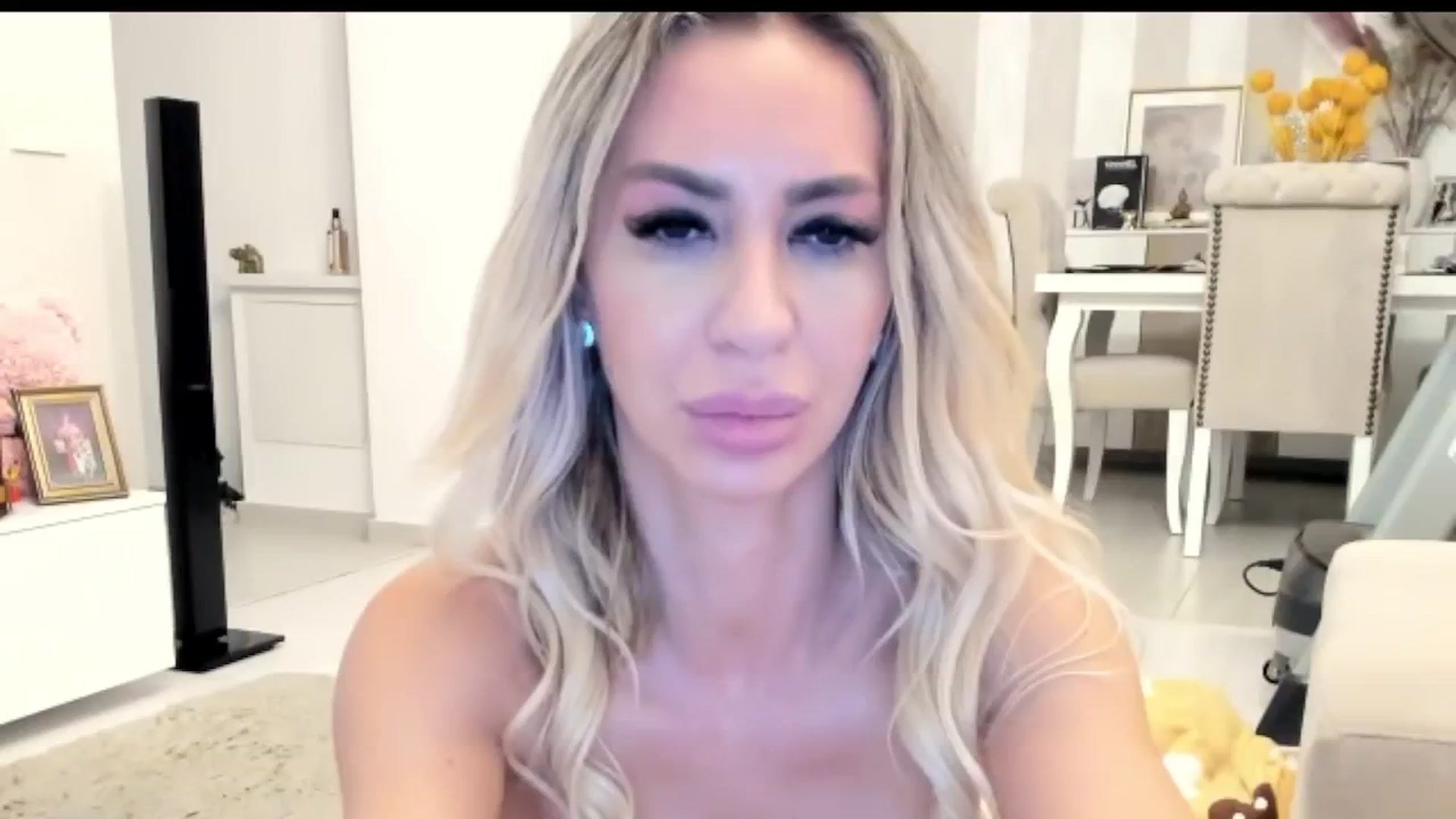 Gallery image thumbnail from Missy_alena's myfreecams stream on, 10/19/2025, 01:44 image 6 of 20