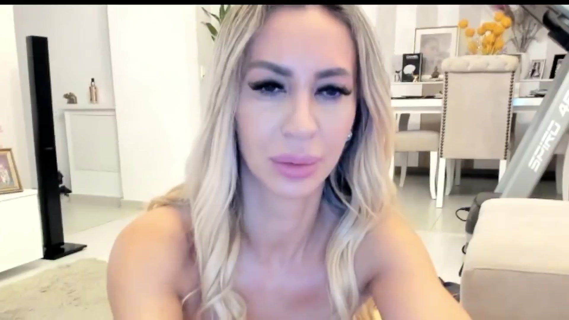 Gallery image thumbnail from Missy_alena's myfreecams stream on, 10/19/2025, 21:09 image 19 of 20