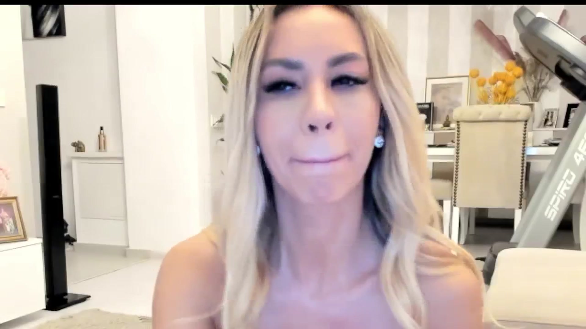 Gallery image thumbnail from Missy_alena's myfreecams stream on, 10/19/2025, 21:09 image 18 of 20