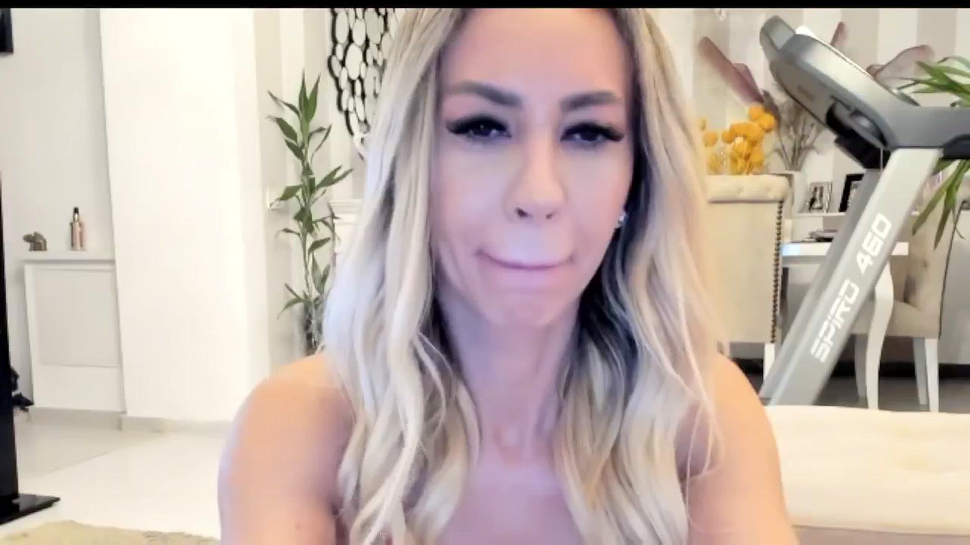 Gallery image thumbnail from Missy_alena's myfreecams stream on, 10/19/2025, 21:09 image 2 of 20