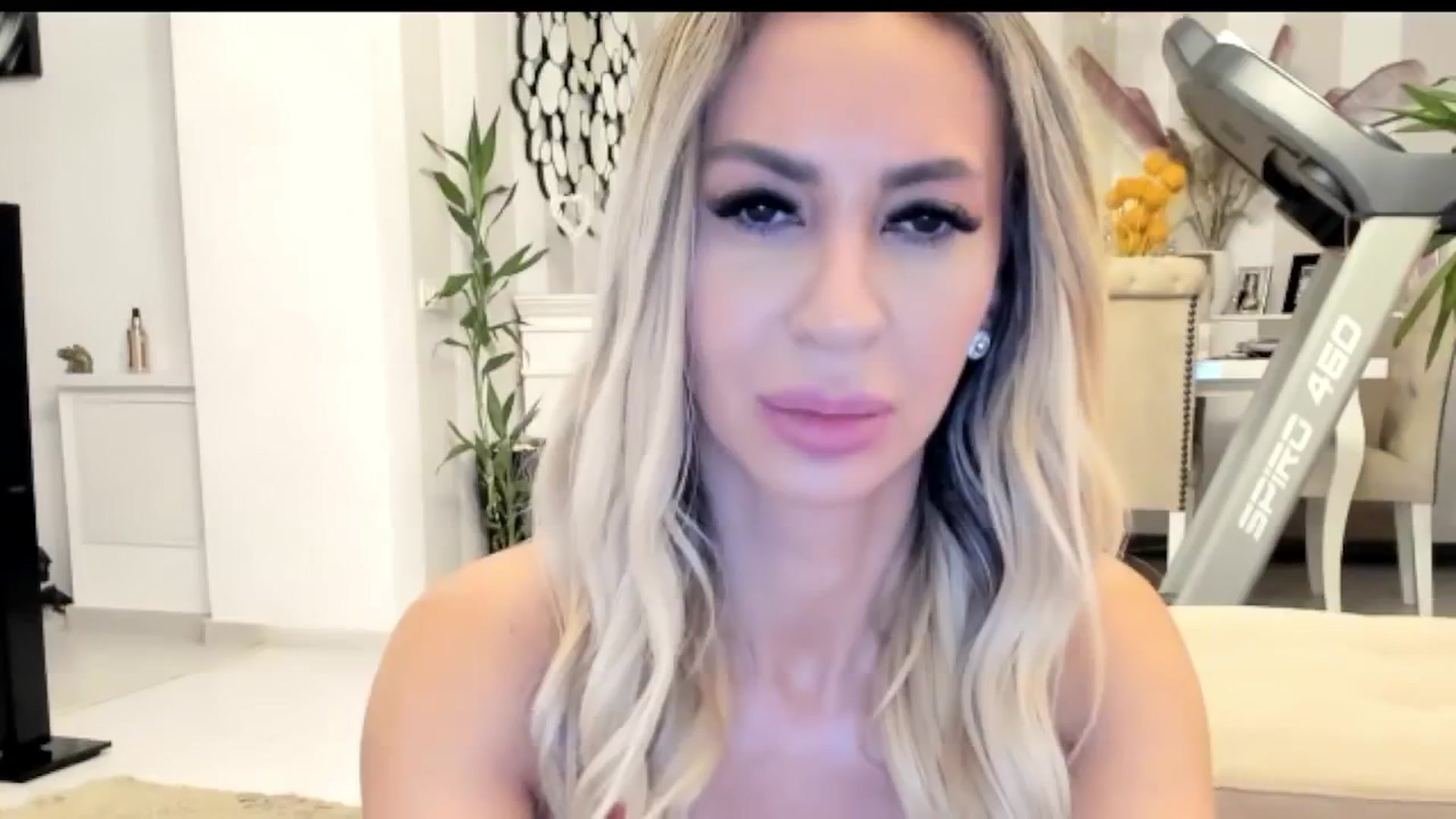 Gallery image thumbnail from Missy_alena's myfreecams stream on, 10/19/2025, 21:09 image 3 of 20