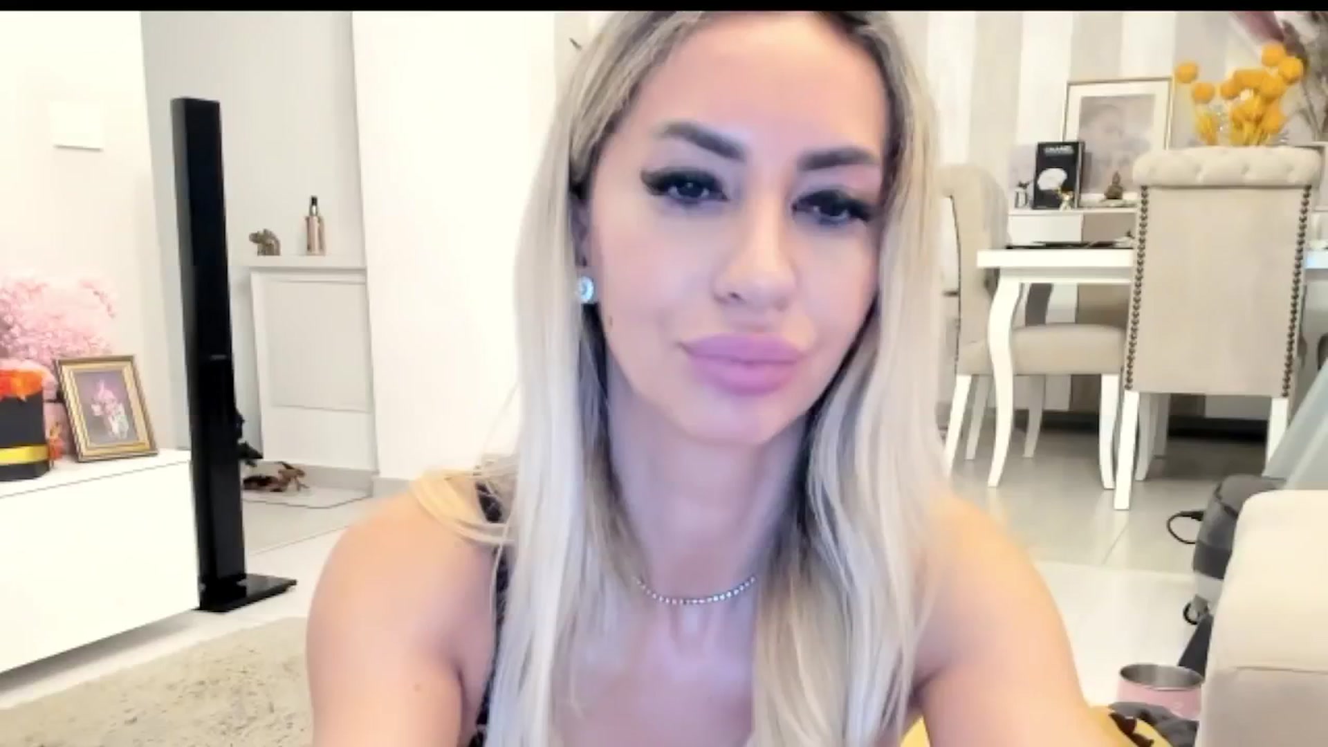 Gallery image thumbnail from Missy_alena's myfreecams stream on, 10/28/2025, 01:32 image 17 of 20