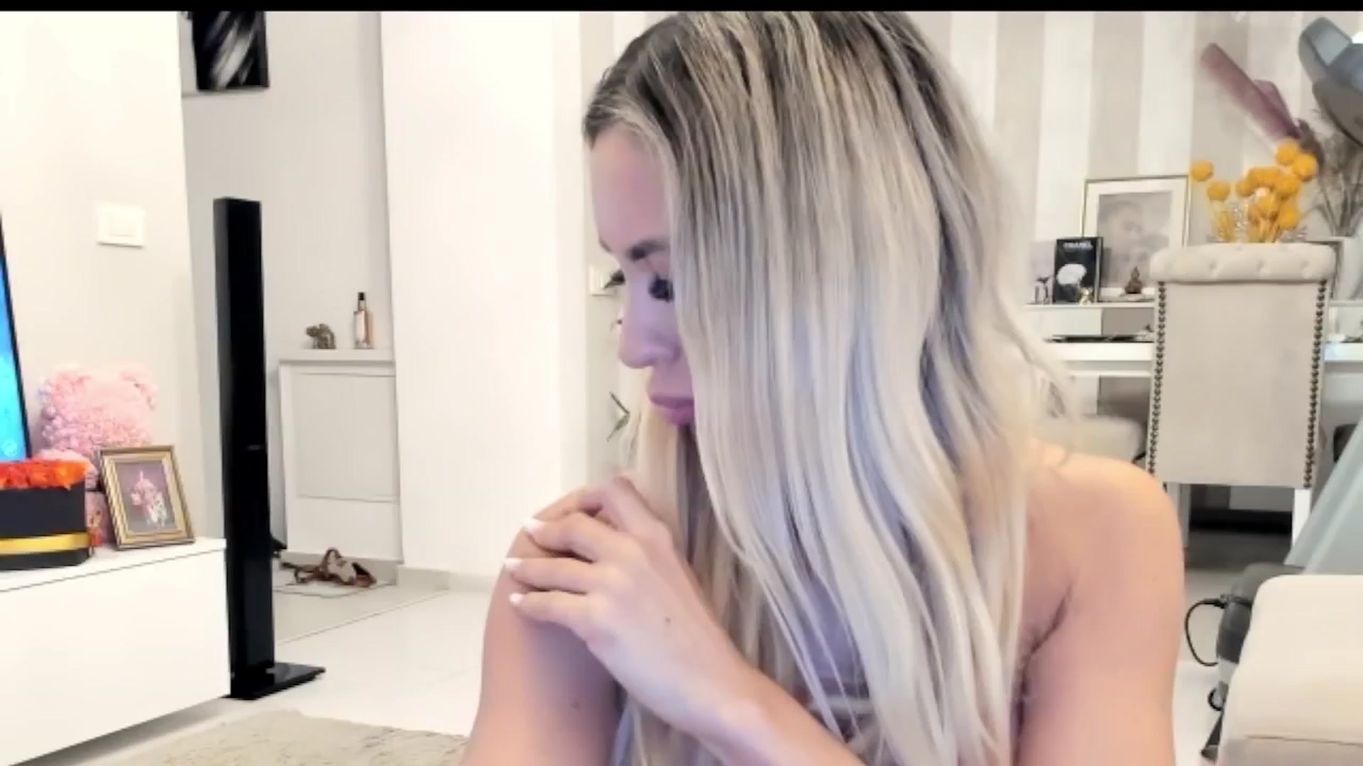 Gallery image thumbnail from Missy_alena's myfreecams stream on, 10/30/2025, 01:31 image 18 of 20