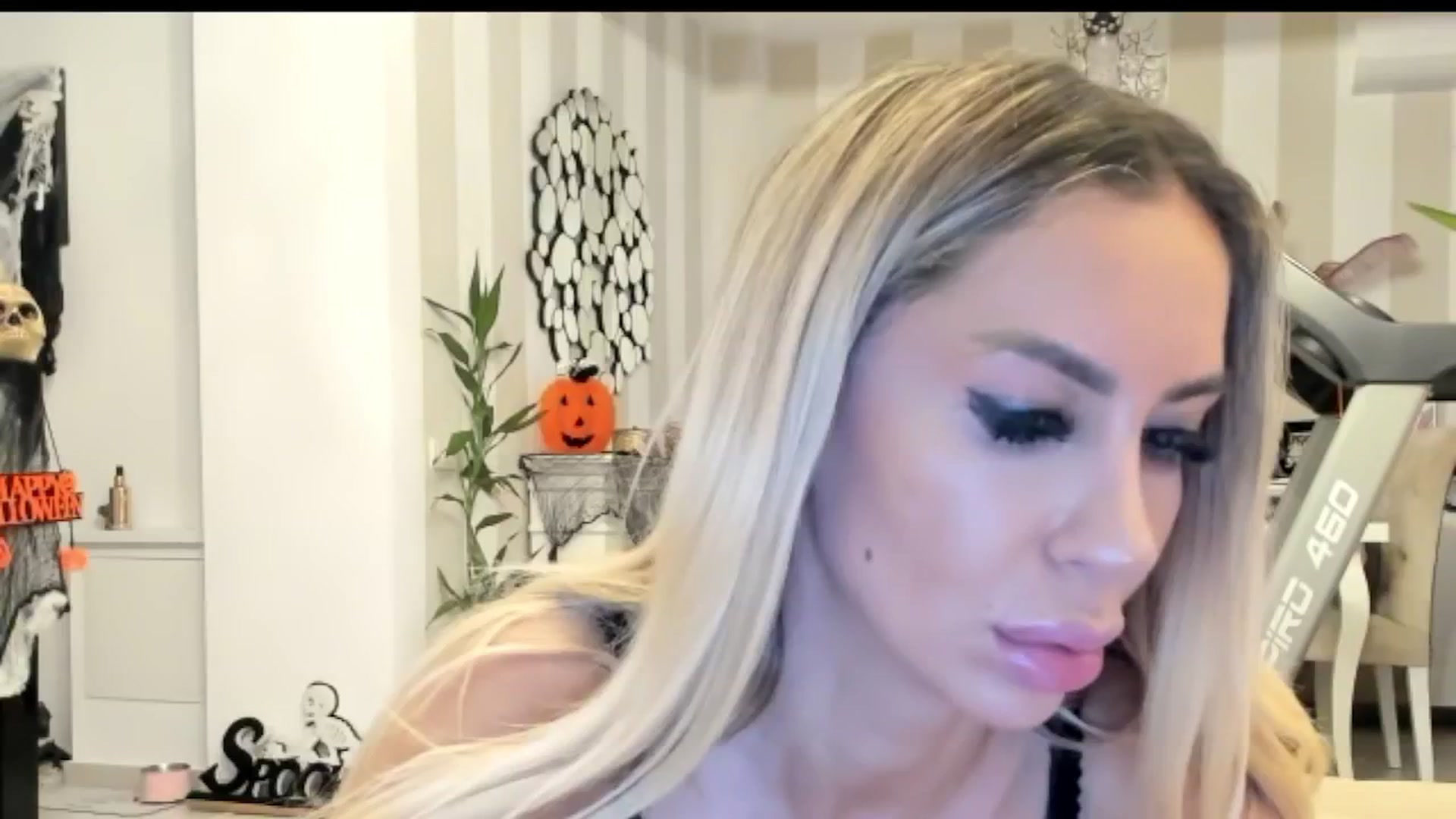 Gallery image thumbnail from Missy_alena's myfreecams stream on, 11/03/2025, 23:09 image 7 of 20
