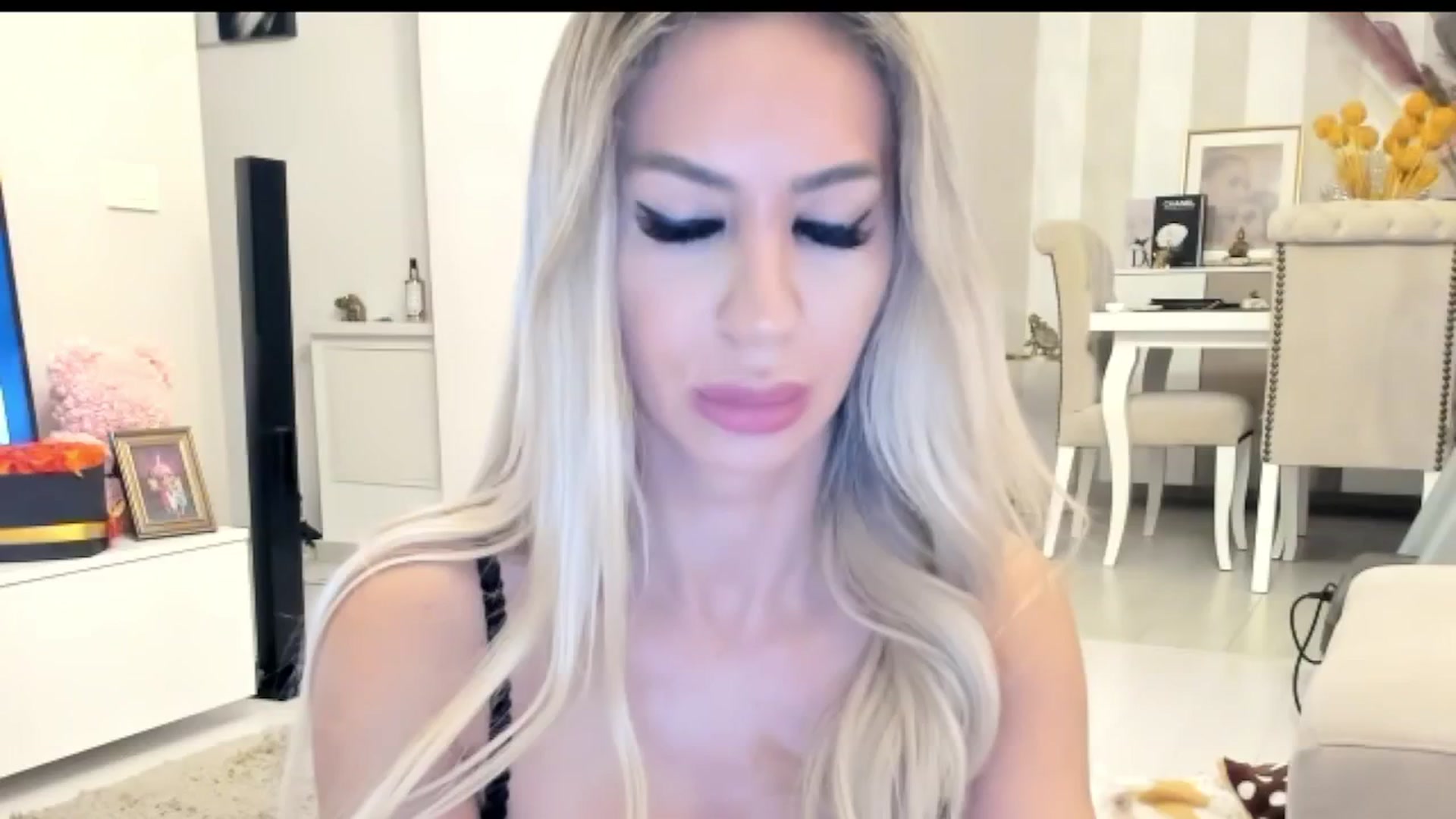 Gallery image thumbnail from Missy_alena's myfreecams stream on, 11/12/2025, 24:10 image 1 of 20
