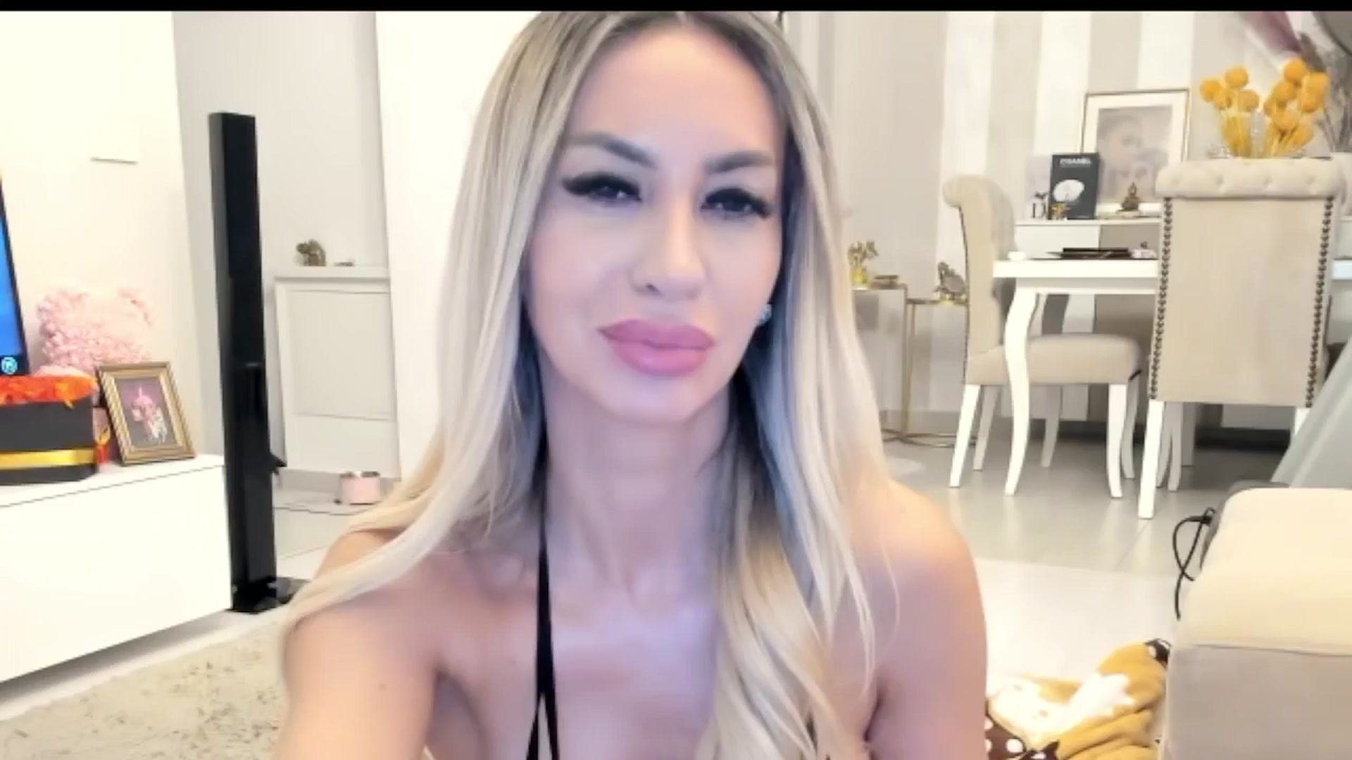 Gallery image thumbnail from Missy_alena's myfreecams stream on, 11/18/2025, 24:04 image 17 of 20