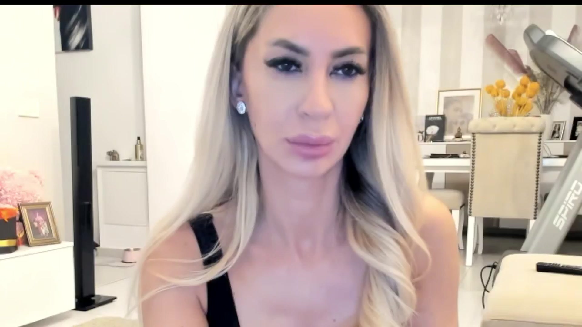 Gallery image thumbnail from Missy_alena's myfreecams stream on, 11/24/2025, 24:31 image 3 of 20