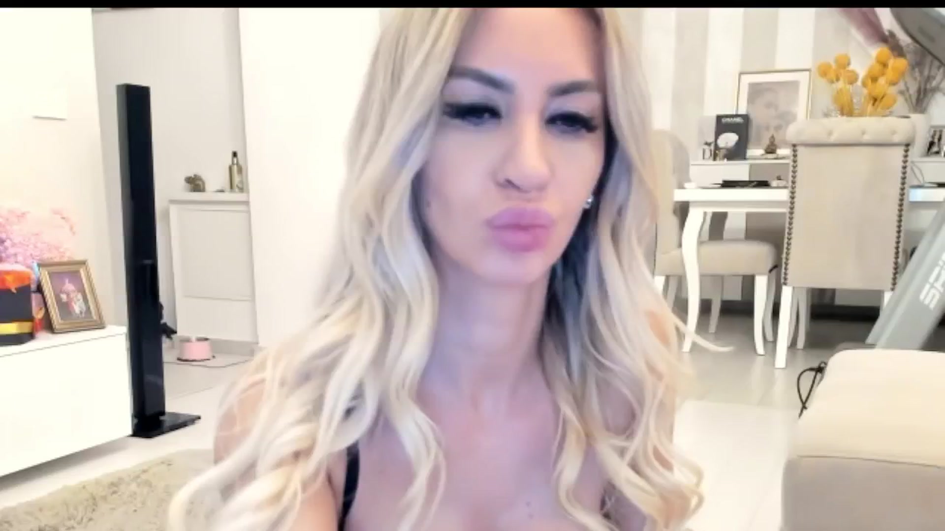 Gallery image thumbnail from Missy_alena's myfreecams stream on, 11/27/2025, 02:40 image 15 of 20