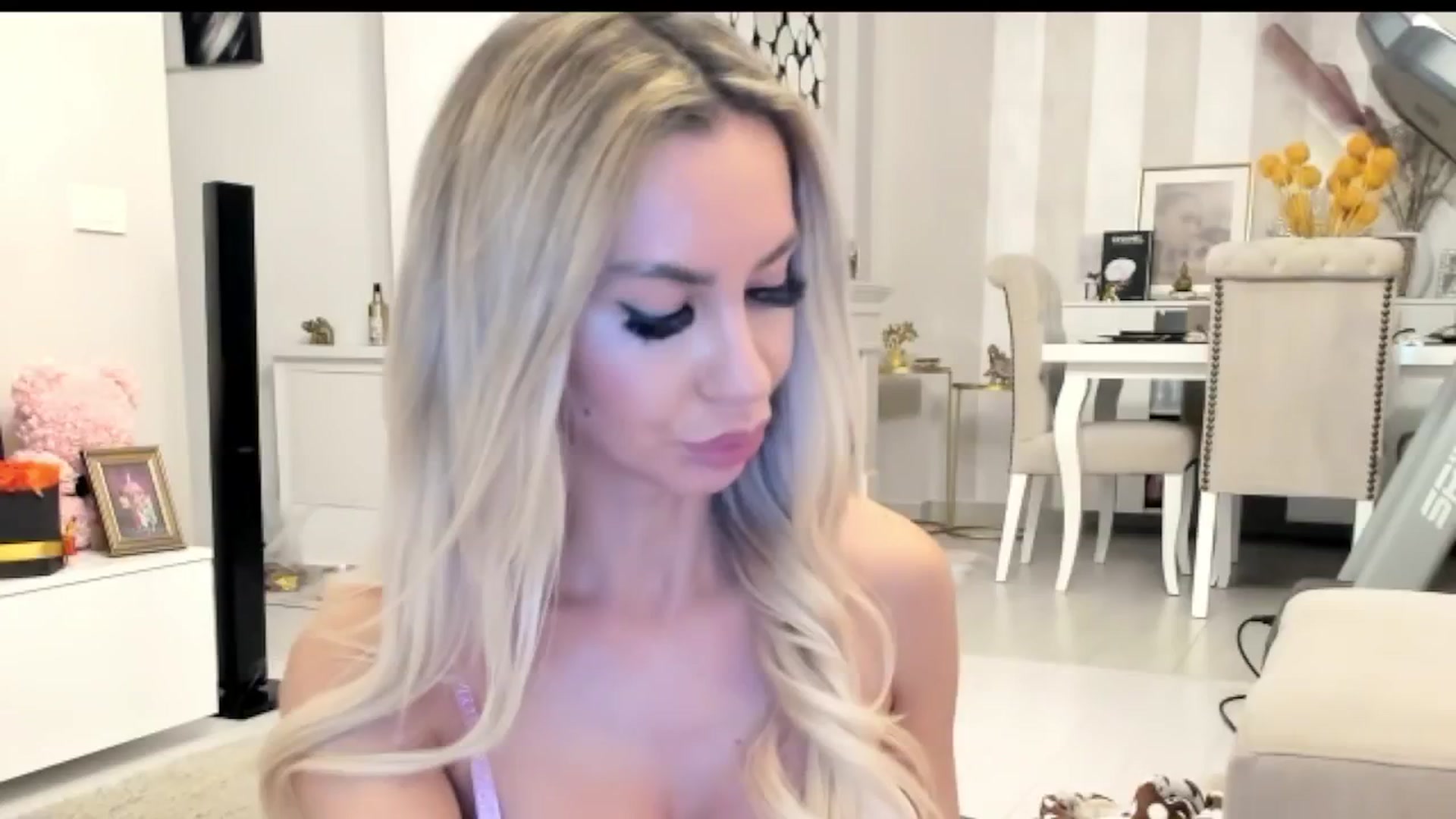 Gallery image thumbnail from Missy_alena's myfreecams stream on, 12/10/2025, 04:04 image 5 of 20