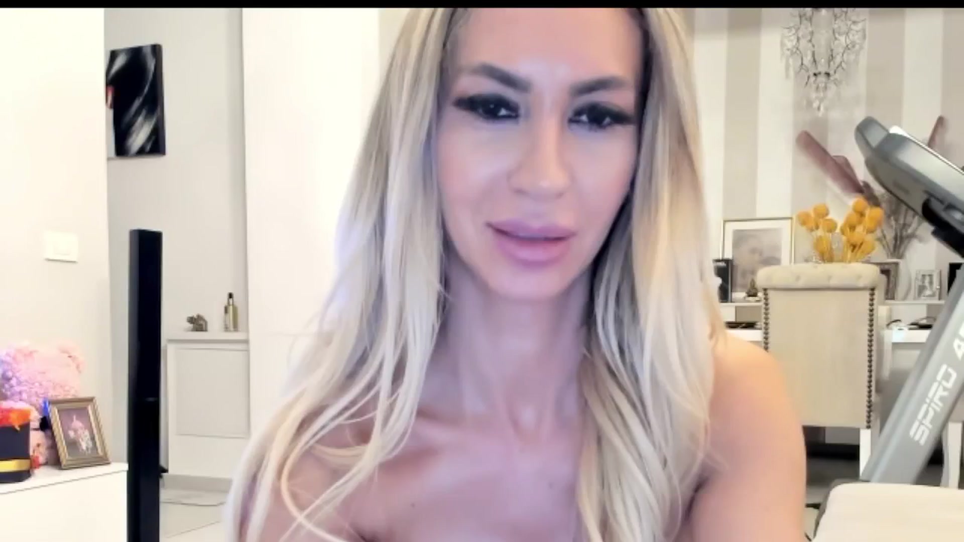 Gallery image thumbnail from Missy_alena's myfreecams stream on, 12/12/2025, 01:33 image 11 of 20
