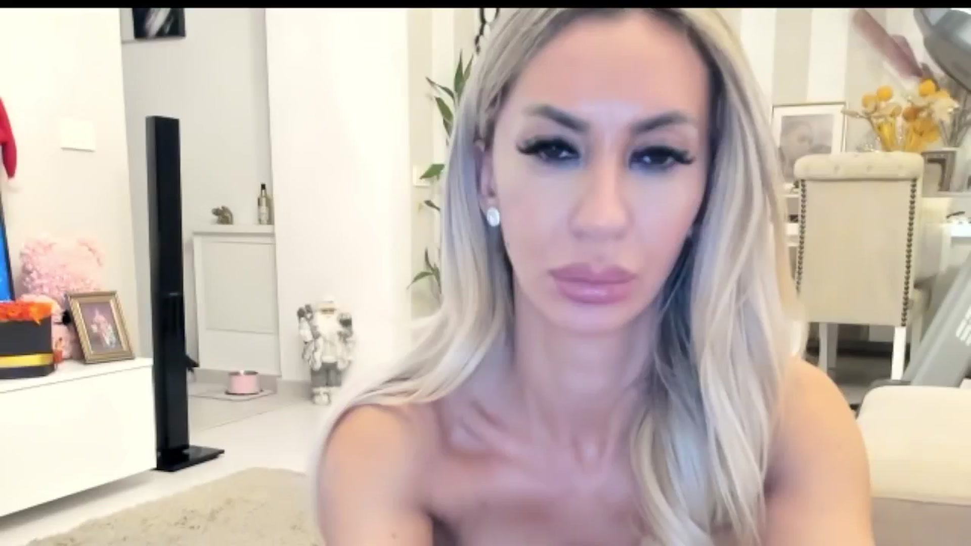 Gallery image thumbnail from Missy_alena's myfreecams stream on, 12/18/2025, 02:04 image 8 of 20