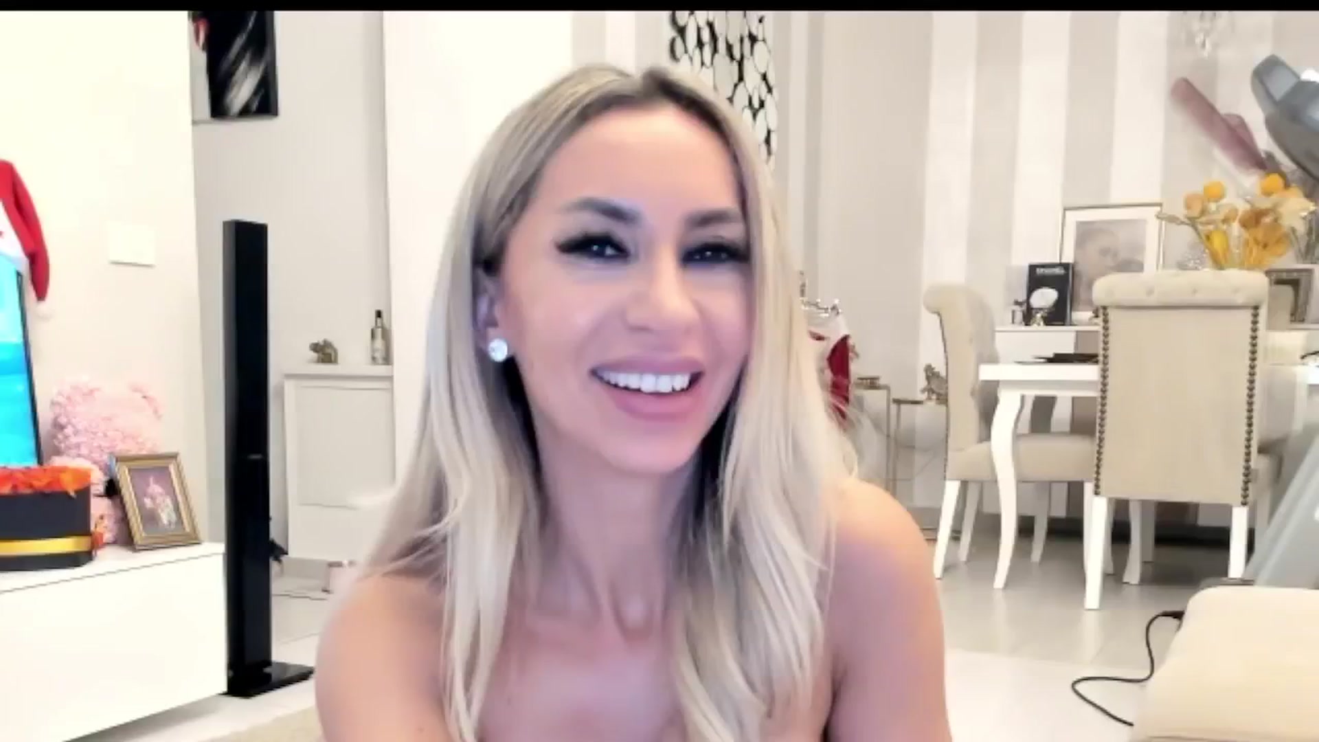 Gallery image thumbnail from Missy_alena's myfreecams stream on, 12/18/2025, 02:04 image 2 of 20