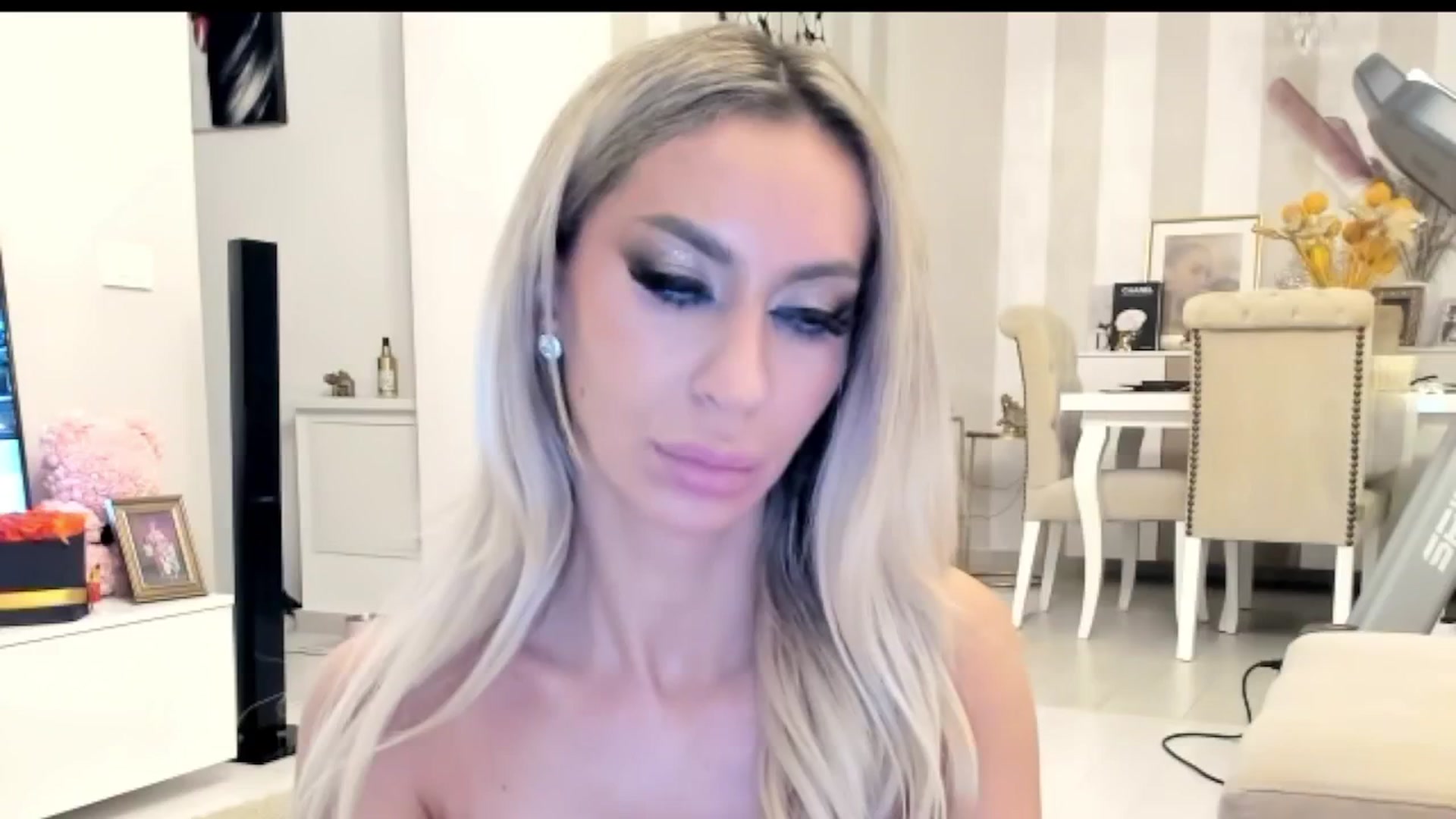 Gallery image thumbnail from Missy_alena's myfreecams stream on, 12/19/2025, 01:53 image 18 of 20
