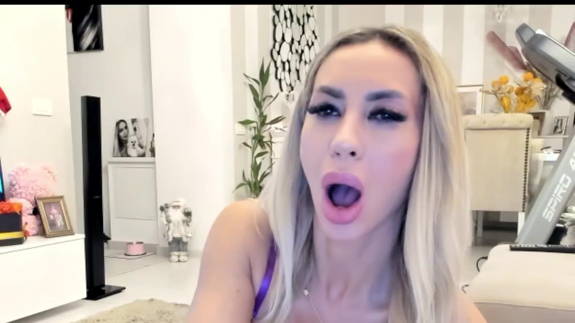Gallery image thumbnail from Missy_alena's myfreecams stream on, 01/02/2026, 22:17 image 11 of 20