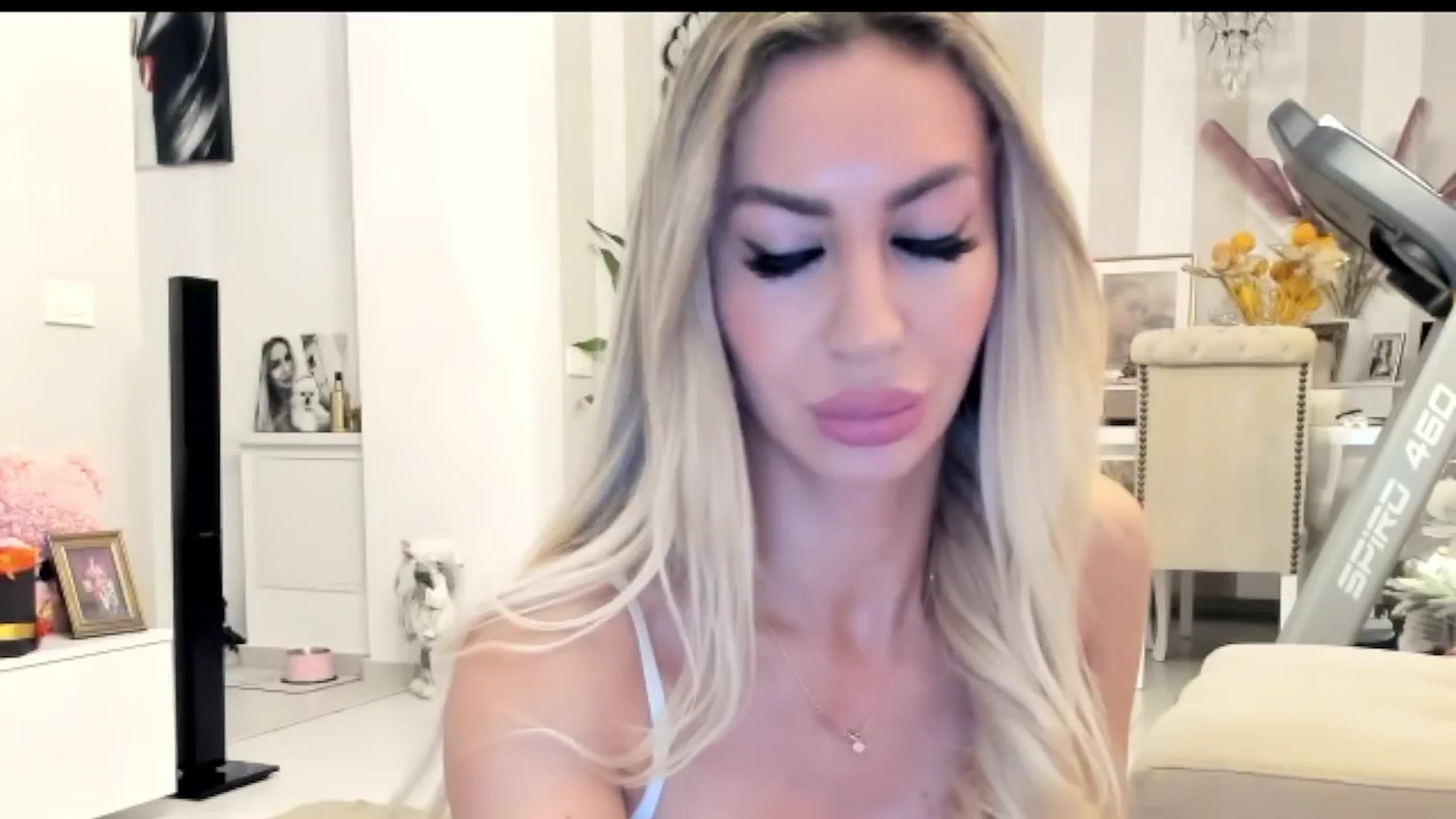 Gallery image thumbnail from Missy_alena's myfreecams stream on, 01/04/2026, 21:18 image 3 of 20