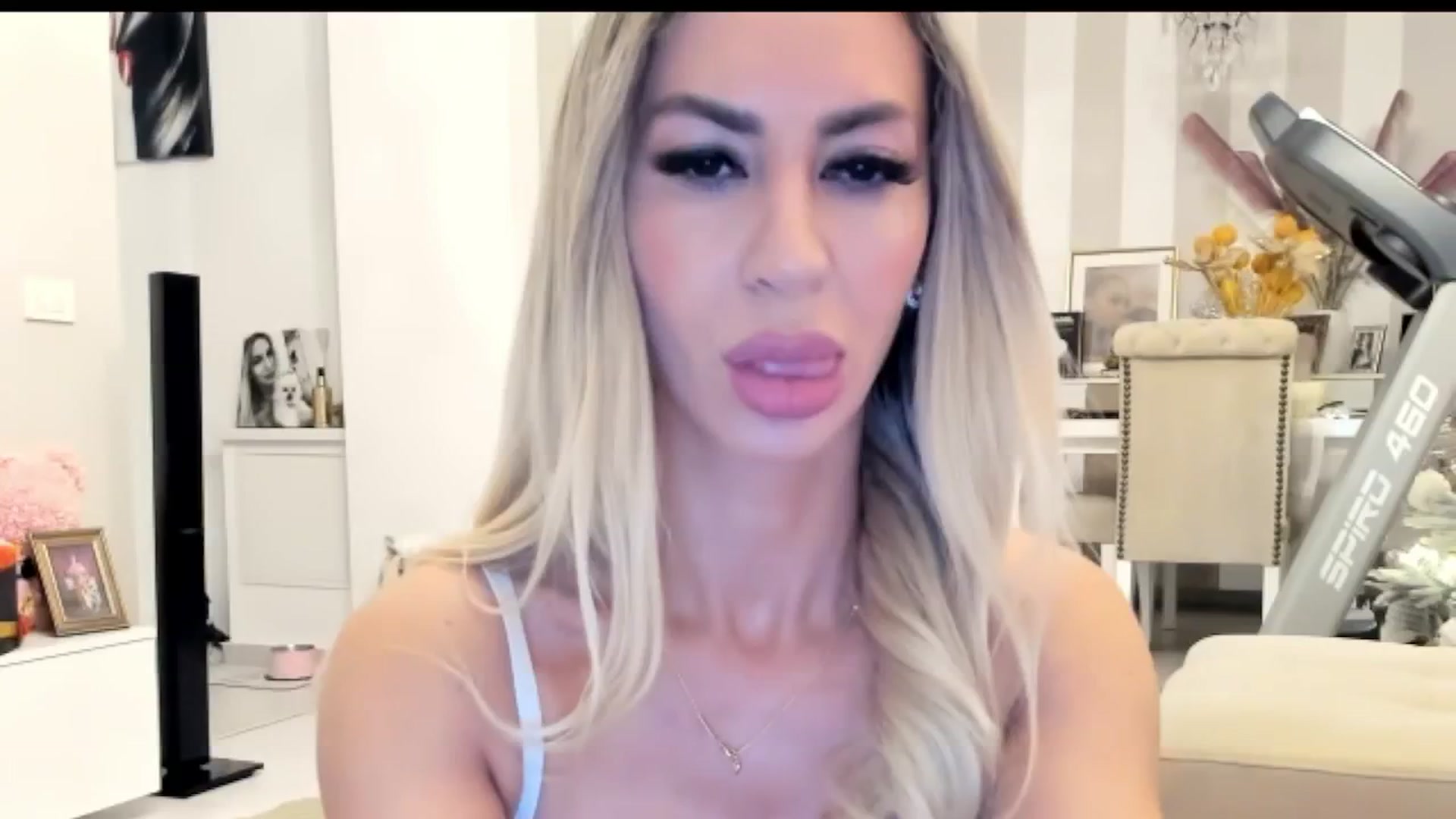 Gallery image thumbnail from Missy_alena's myfreecams stream on, 01/04/2026, 21:18 image 6 of 20