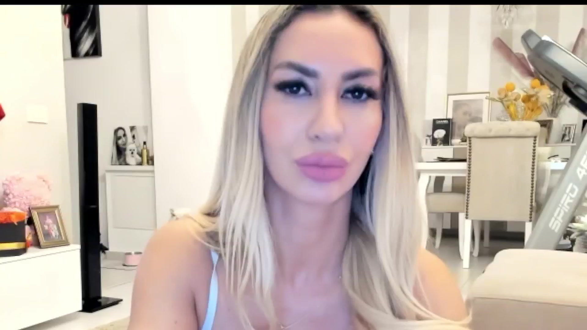 Gallery image thumbnail from Missy_alena's myfreecams stream on, 01/04/2026, 22:17 image 18 of 20