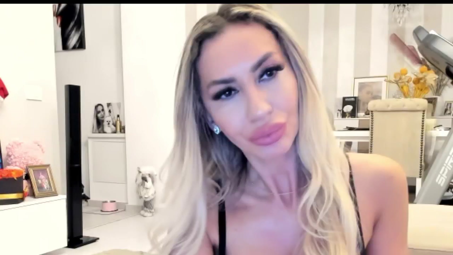 Gallery image thumbnail from Missy_alena's myfreecams stream on, 01/05/2026, 22:27 image 7 of 20