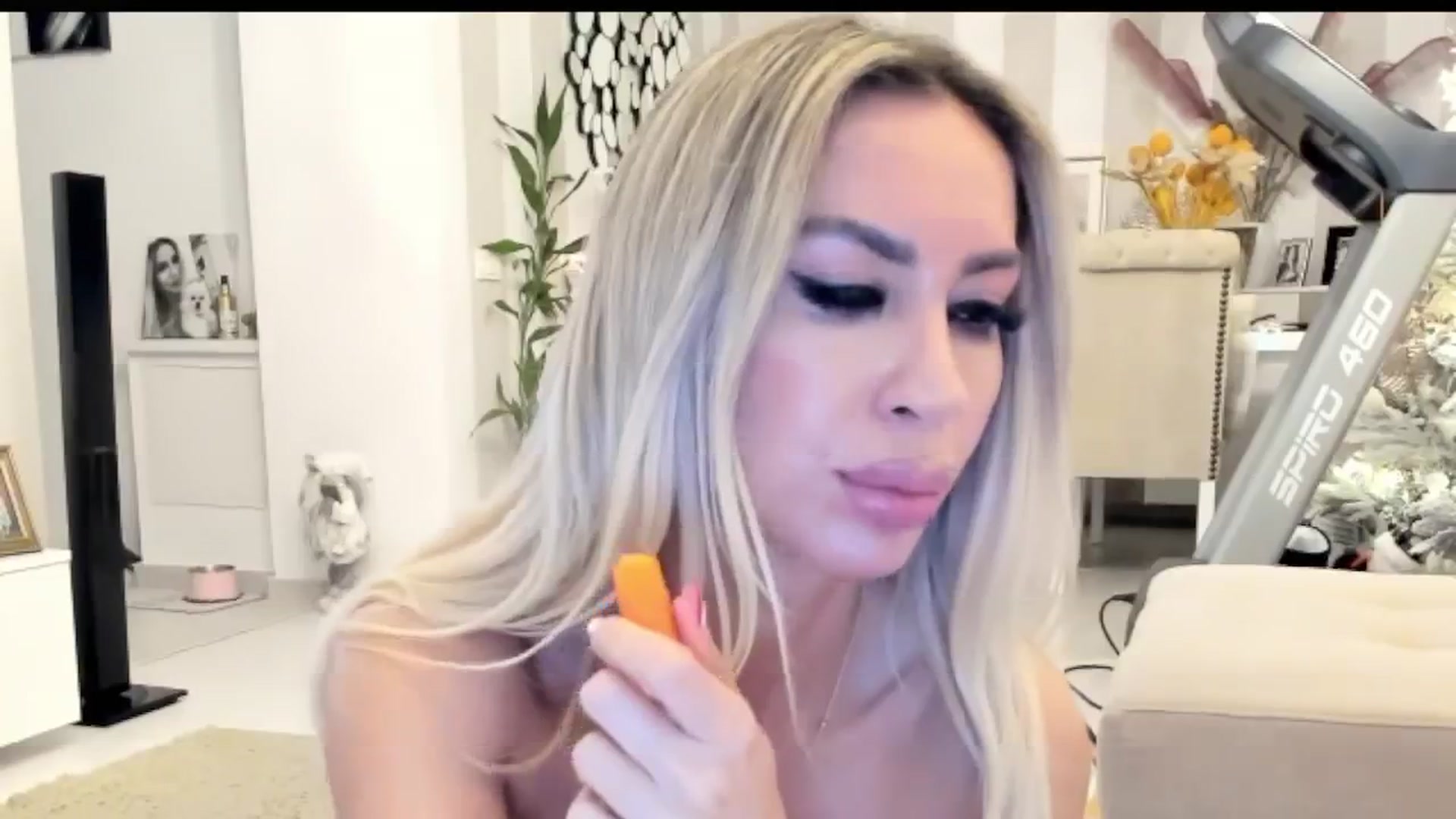 Gallery image thumbnail from Missy_alena's myfreecams stream on, 01/08/2026, 01:24 image 17 of 20