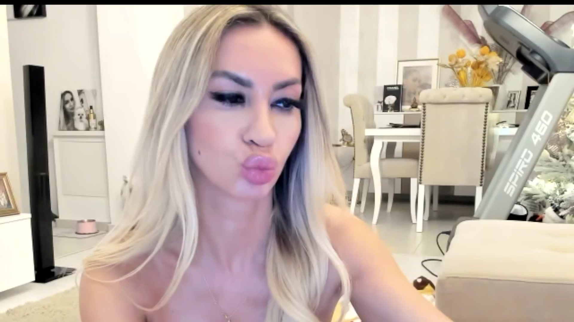 Gallery image thumbnail from Missy_alena's myfreecams stream on, 01/08/2026, 02:19 image 2 of 20