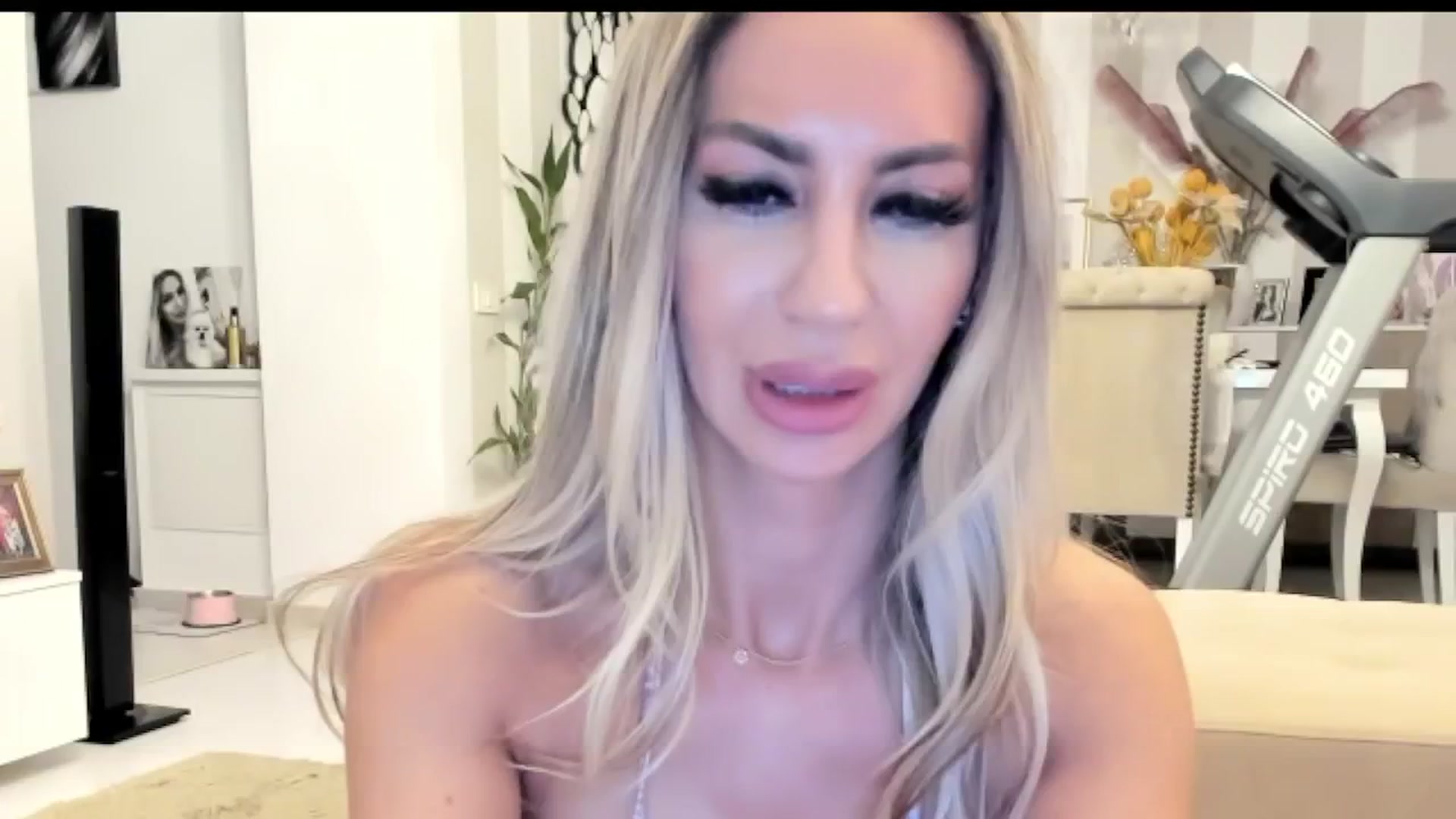 Gallery image thumbnail from Missy_alena's myfreecams stream on, 01/19/2026, 24:00 image 3 of 20