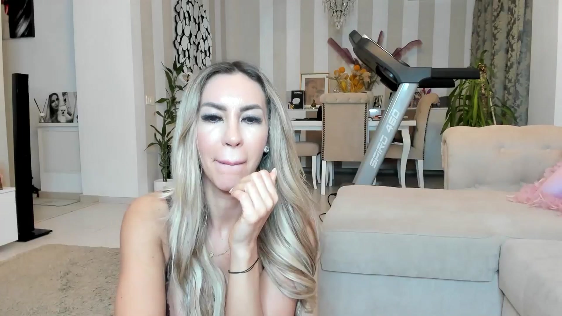 Gallery image thumbnail from Missy_alena's myfreecams stream on, 03/12/2026, 01:32 image 14 of 20