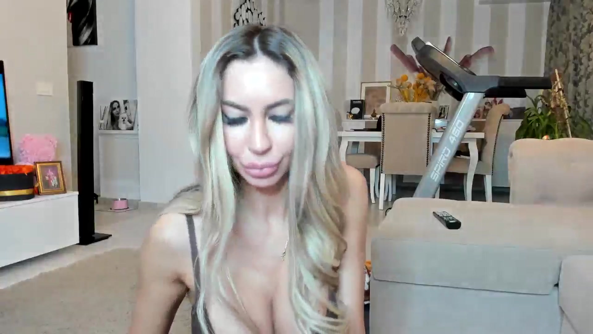 Gallery image thumbnail from Missy_alena's myfreecams stream on, 03/23/2026, 24:04 image 14 of 20