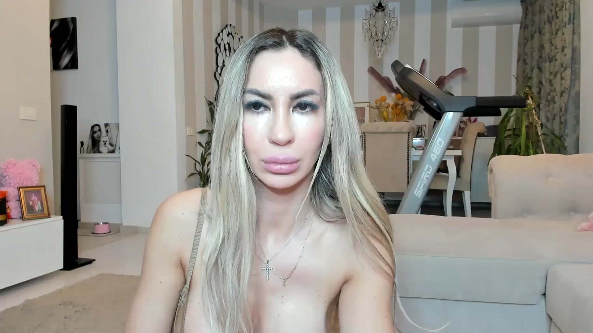 Gallery image thumbnail from Missy_alena's myfreecams stream on, 03/25/2026, 01:49 image 18 of 20