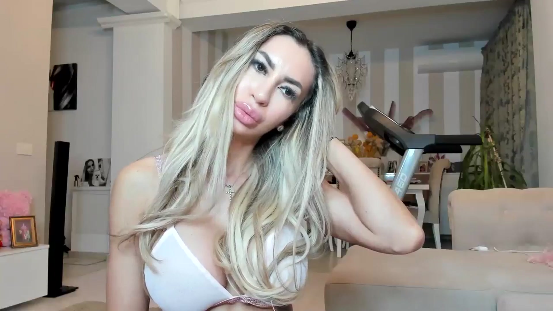 Gallery image thumbnail from Missy_alena's myfreecams stream on, 03/25/2026, 22:33 image 14 of 20