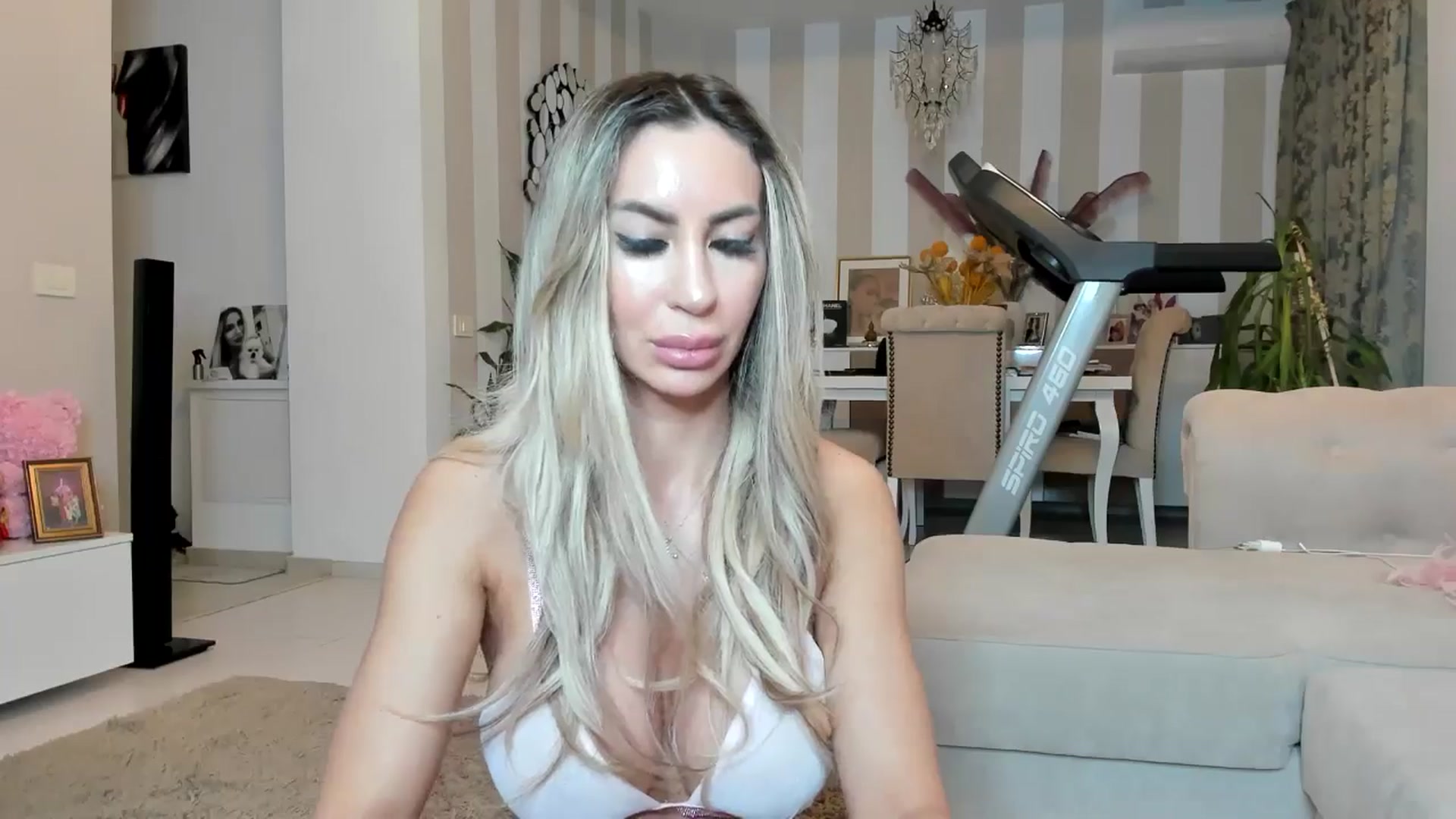 Gallery image thumbnail from Missy_alena's myfreecams stream on, 03/25/2026, 22:33 image 12 of 20