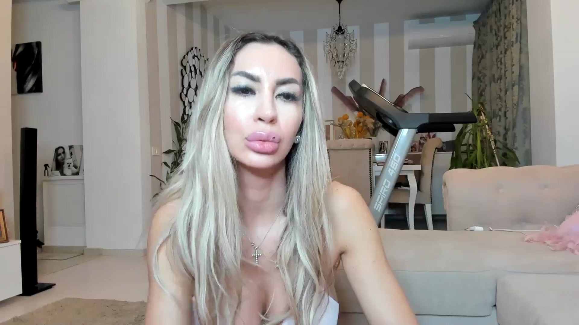 Gallery image thumbnail from Missy_alena's myfreecams stream on, 03/26/2026, 24:00 image 14 of 20
