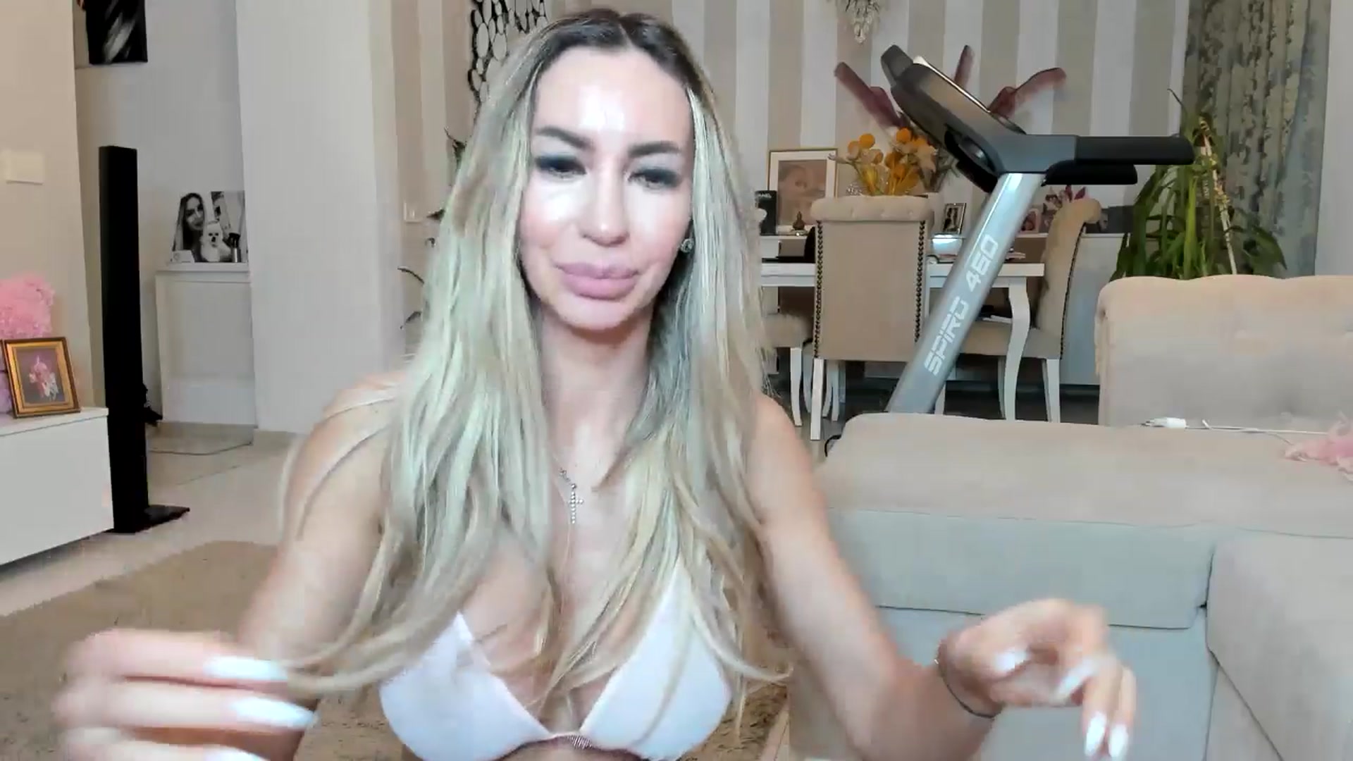 Gallery image thumbnail from Missy_alena's myfreecams stream on, 03/26/2026, 02:34 image 18 of 20
