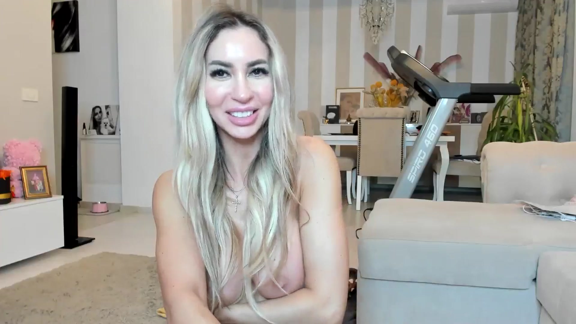 Gallery image thumbnail from Missy_alena's myfreecams stream on, 03/31/2026, 23:45 image 9 of 20