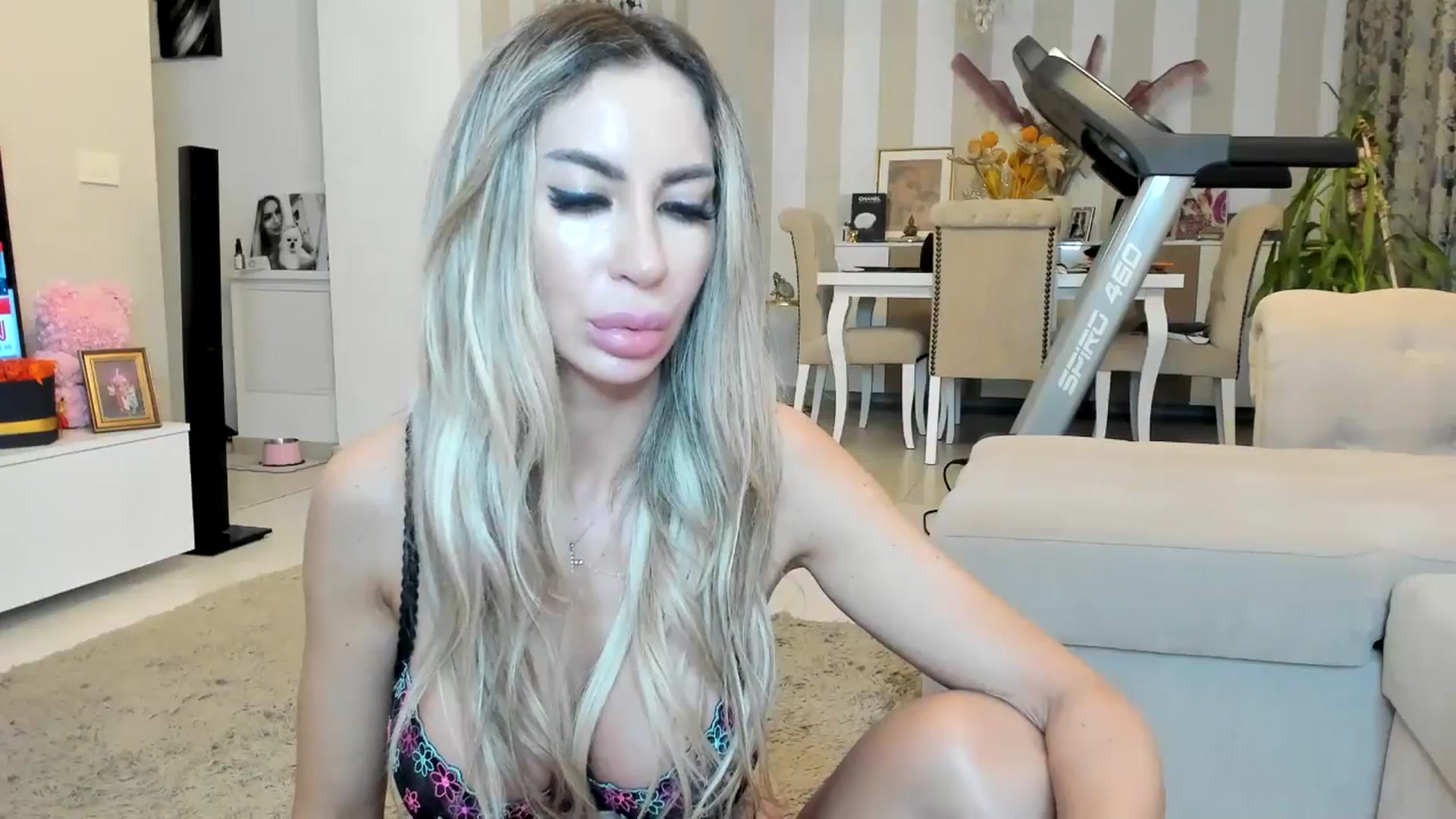 Gallery image thumbnail from Missy_alena's myfreecams stream on, 04/02/2026, 01:11 image 16 of 20
