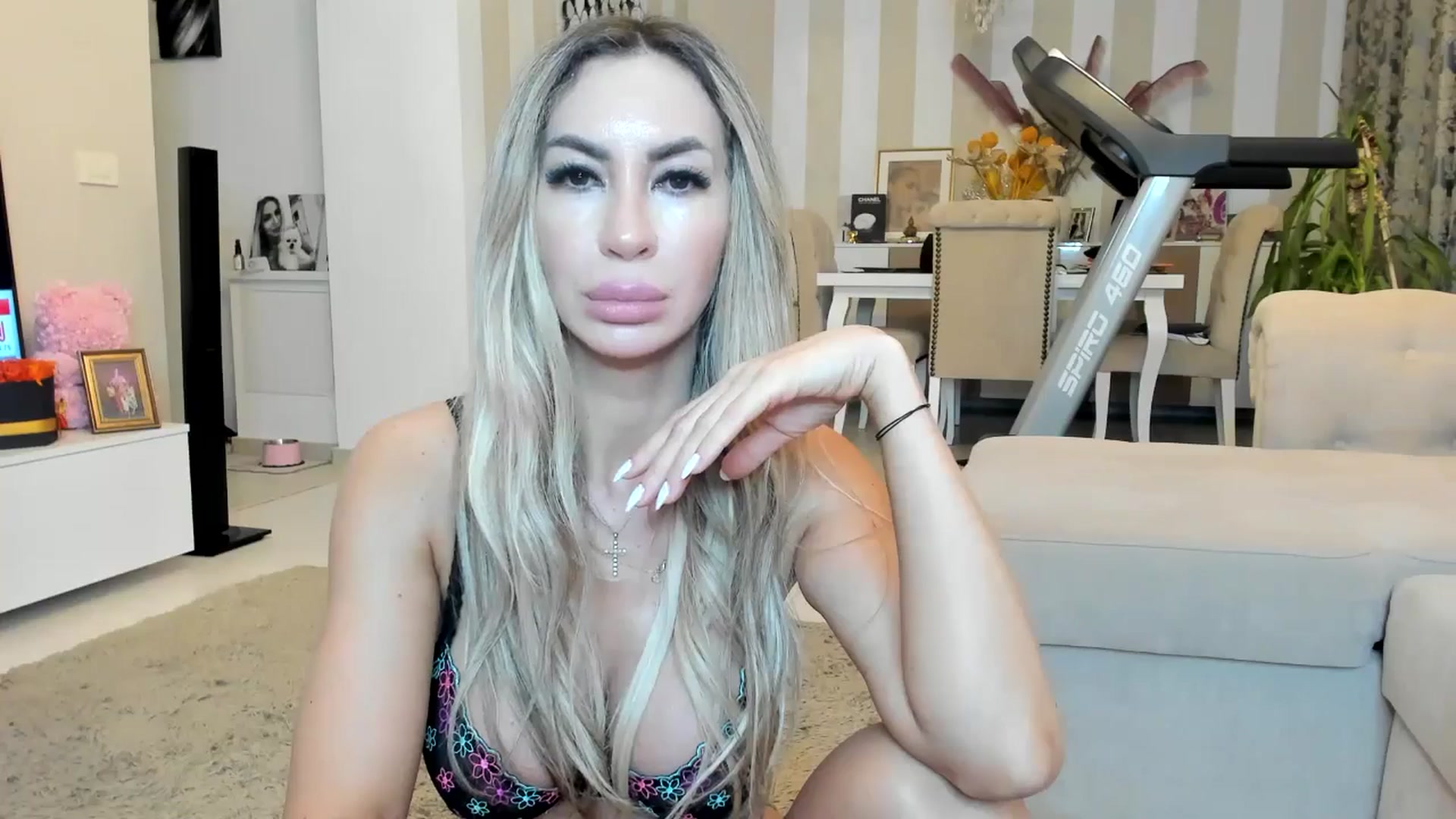 Gallery image thumbnail from Missy_alena's myfreecams stream on, 04/02/2026, 01:11 image 17 of 20
