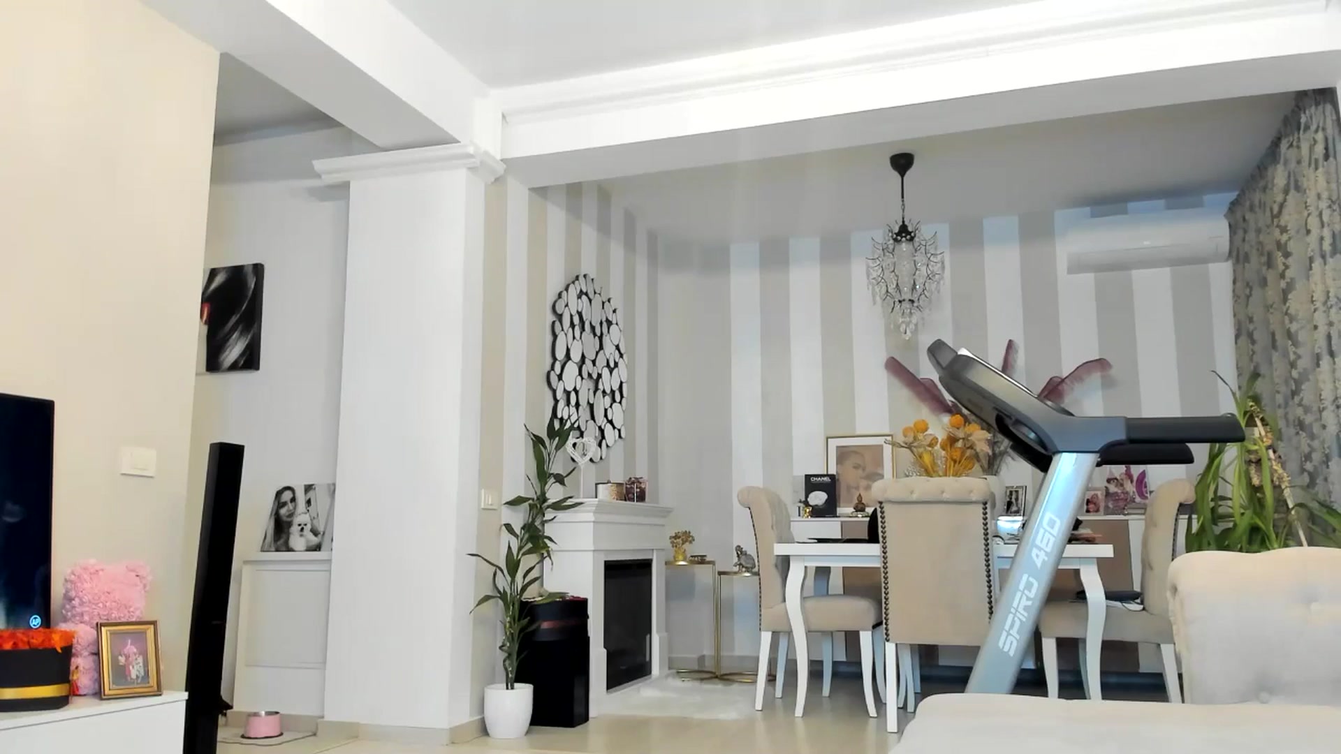 Gallery image thumbnail from Missy_alena's myfreecams stream on, 04/06/2026, 24:15 image 13 of 20