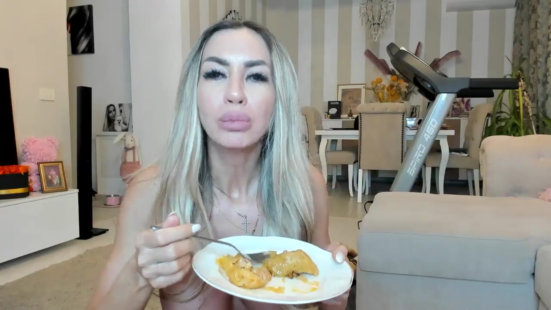 Gallery image thumbnail from Missy_alena's myfreecams stream on, 04/11/2026, 22:42 image 18 of 20