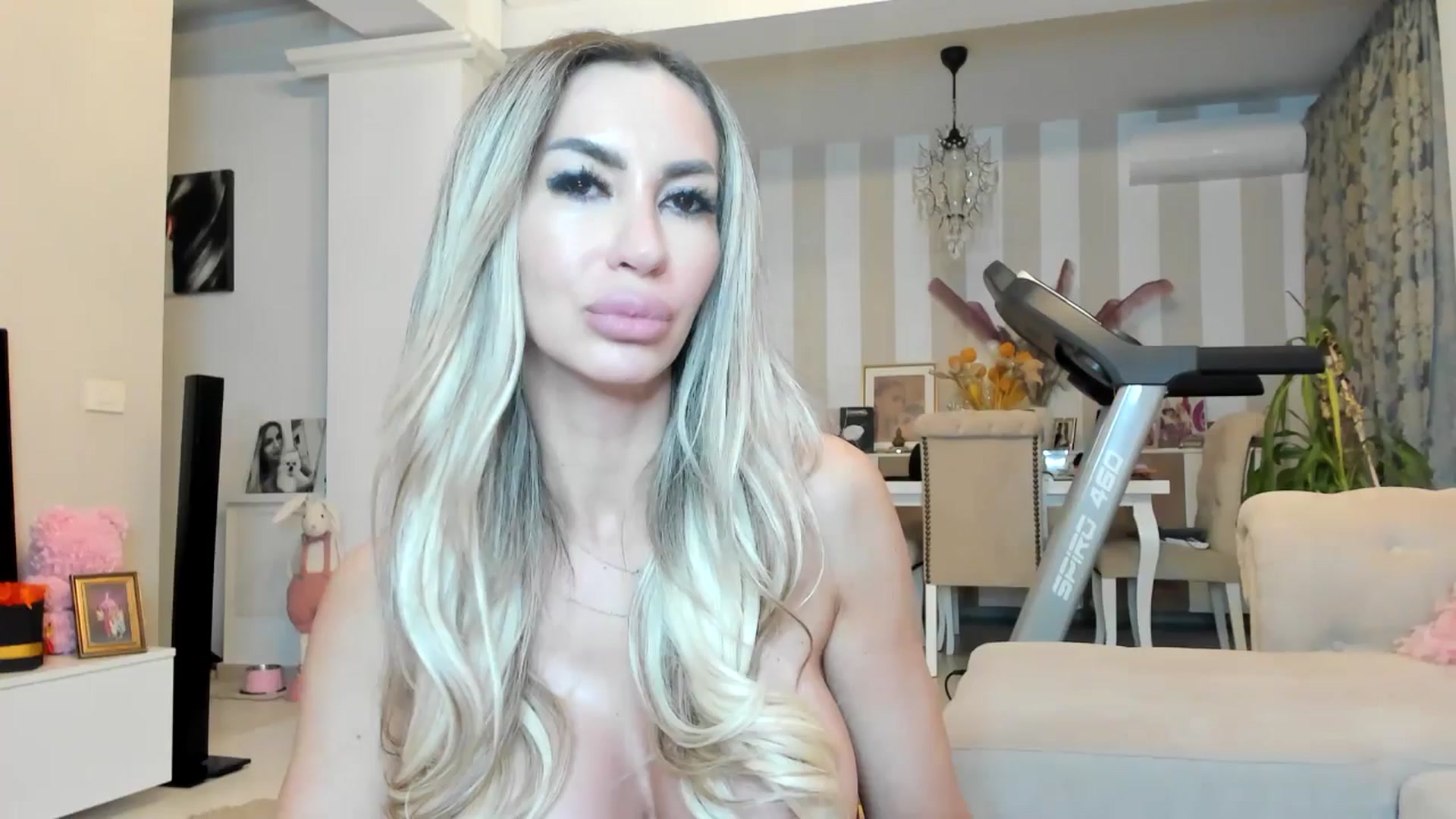 Gallery image thumbnail from Missy_alena's myfreecams stream on, 04/11/2026, 22:42 image 7 of 20