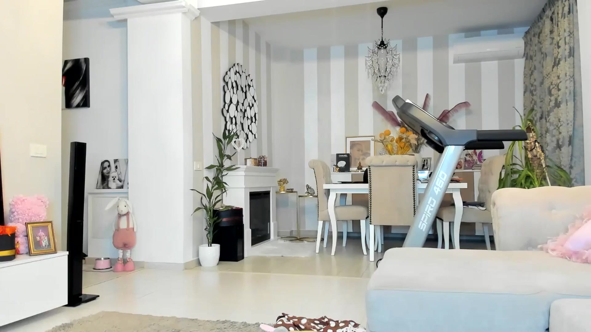 Gallery image thumbnail from Missy_alena's myfreecams stream on, 04/15/2026, 01:21 image 13 of 20