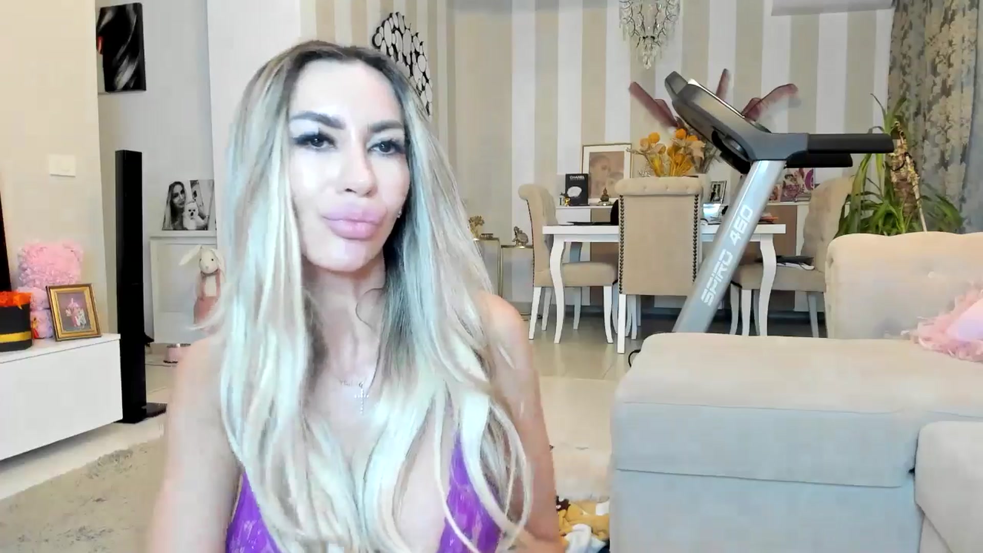Gallery image thumbnail from Missy_alena's myfreecams stream on, 04/15/2026, 01:21 image 17 of 20