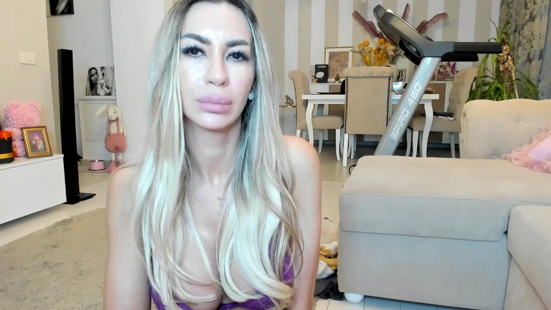 Gallery image thumbnail from Missy_alena's myfreecams stream on, 04/15/2026, 02:03 image 7 of 20
