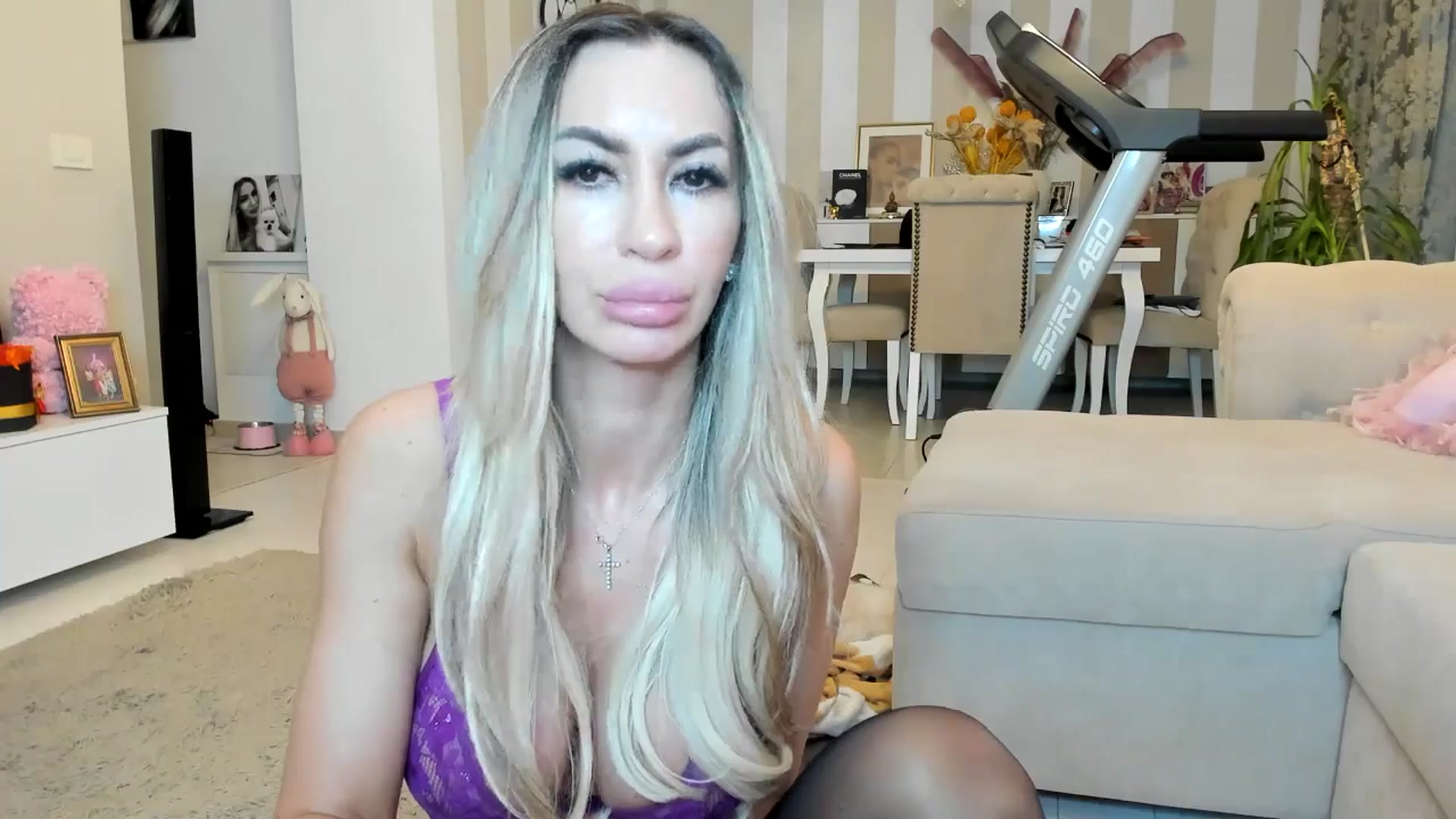 Gallery image thumbnail from Missy_alena's myfreecams stream on, 04/15/2026, 02:03 image 17 of 20
