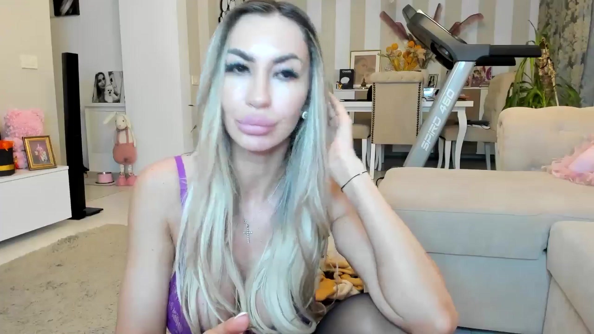 Gallery image thumbnail from Missy_alena's myfreecams stream on, 04/15/2026, 02:03 image 16 of 20