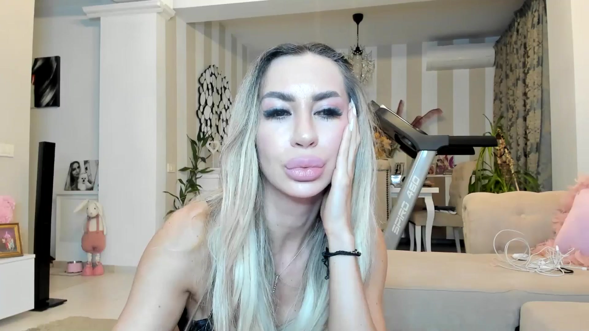 Gallery image thumbnail from Missy_alena's myfreecams stream on, 04/15/2026, 22:36 image 11 of 20