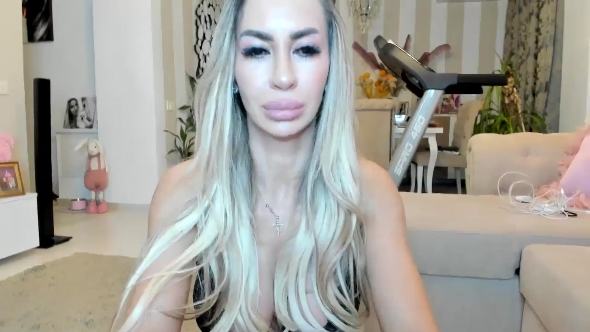 Gallery image thumbnail from Missy_alena's myfreecams stream on, 04/15/2026, 22:36 image 9 of 20