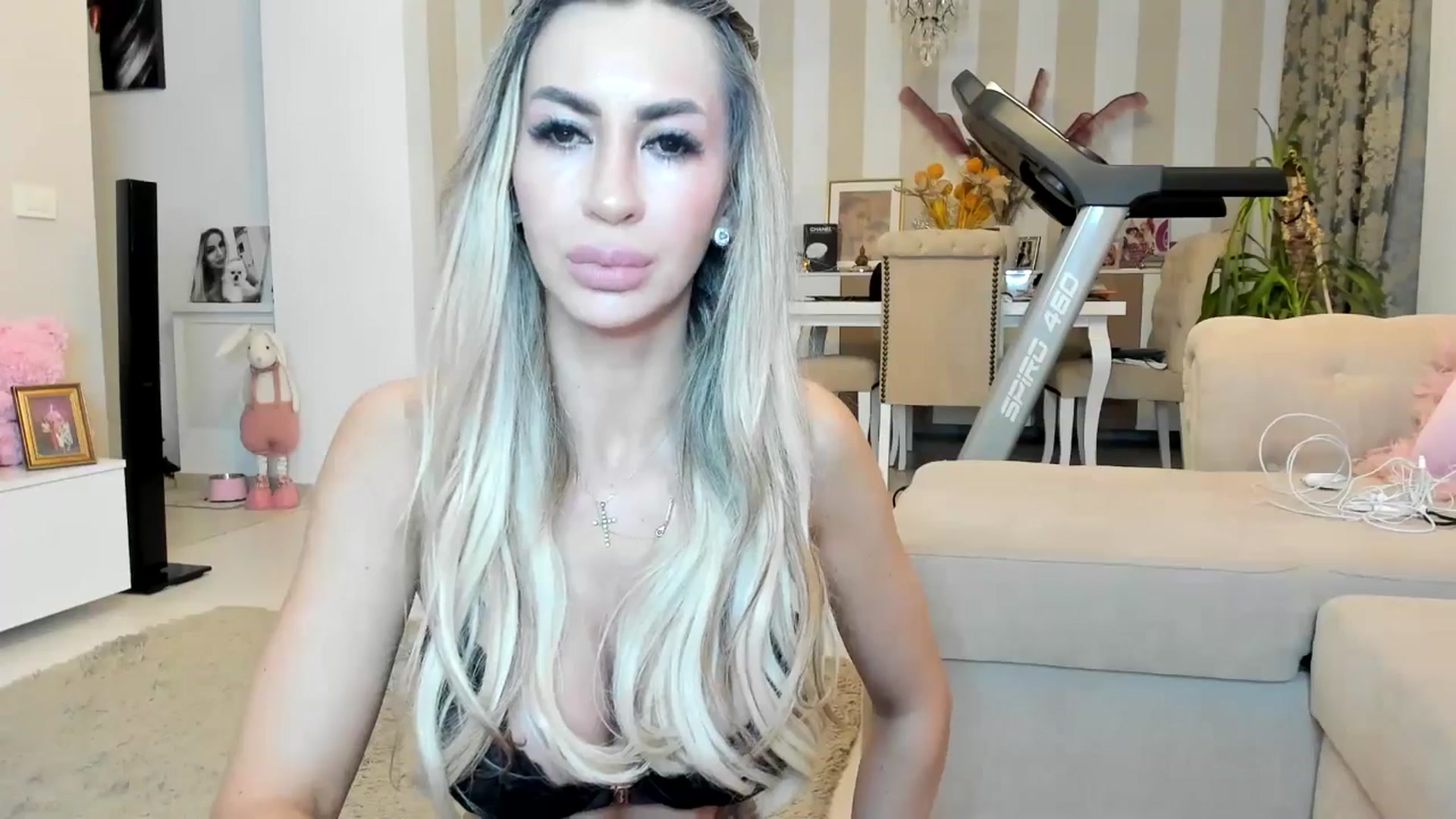 Gallery image thumbnail from Missy_alena's myfreecams stream on, 04/15/2026, 22:36 image 5 of 20