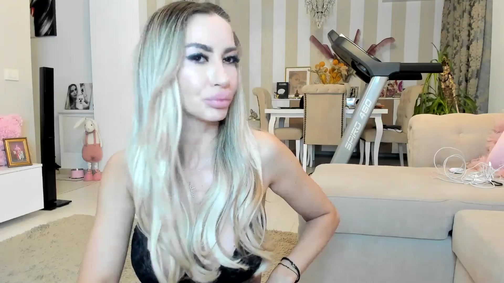 Gallery image thumbnail from Missy_alena's myfreecams stream on, 04/15/2026, 22:36 image 6 of 20