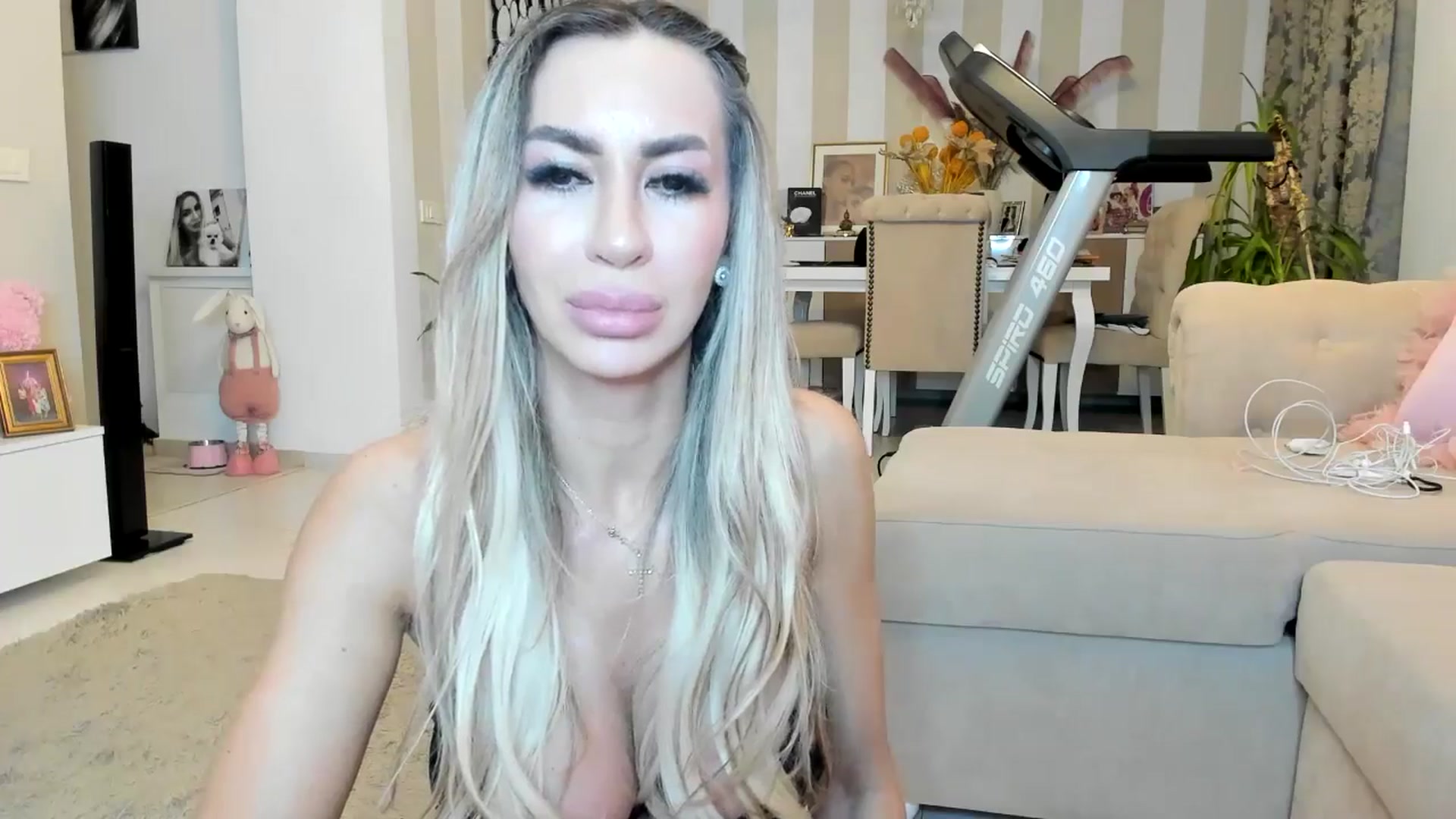 Gallery image thumbnail from Missy_alena's myfreecams stream on, 04/15/2026, 22:36 image 13 of 20