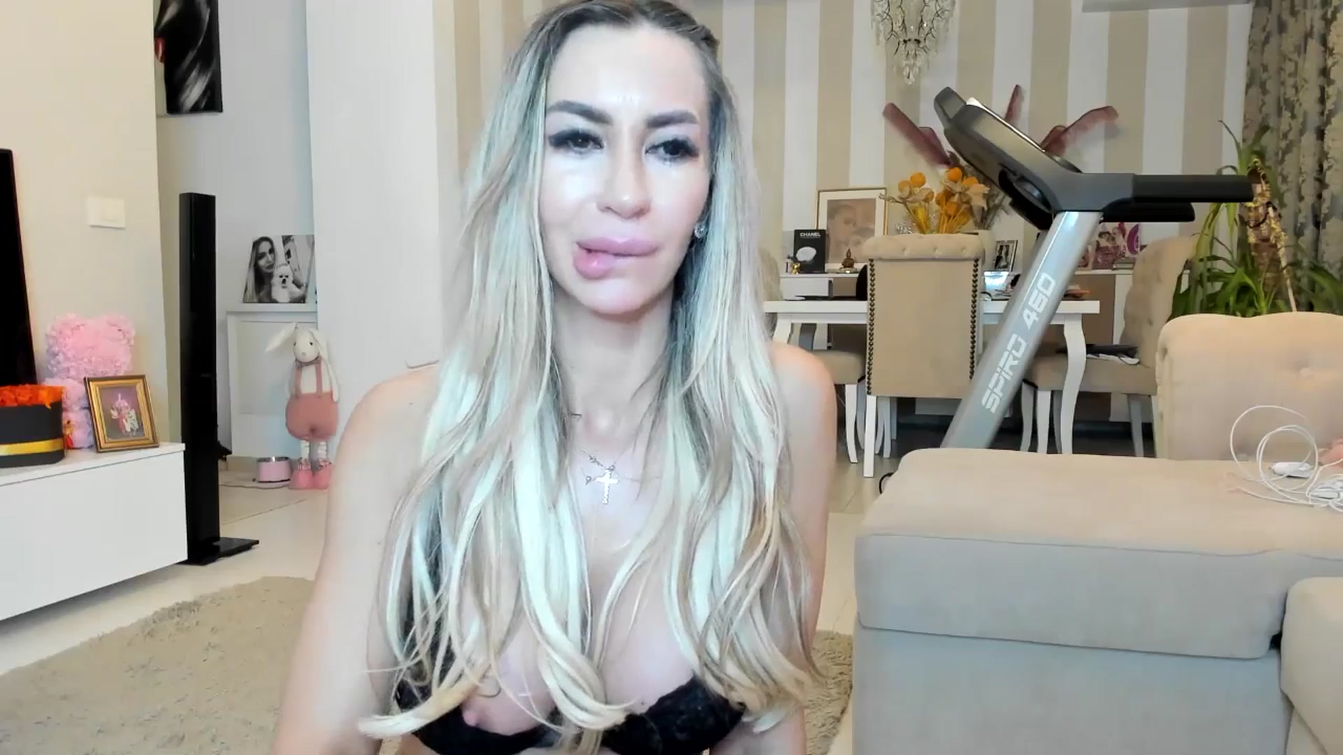 Gallery image thumbnail from Missy_alena's myfreecams stream on, 04/16/2026, 01:48 image 15 of 20