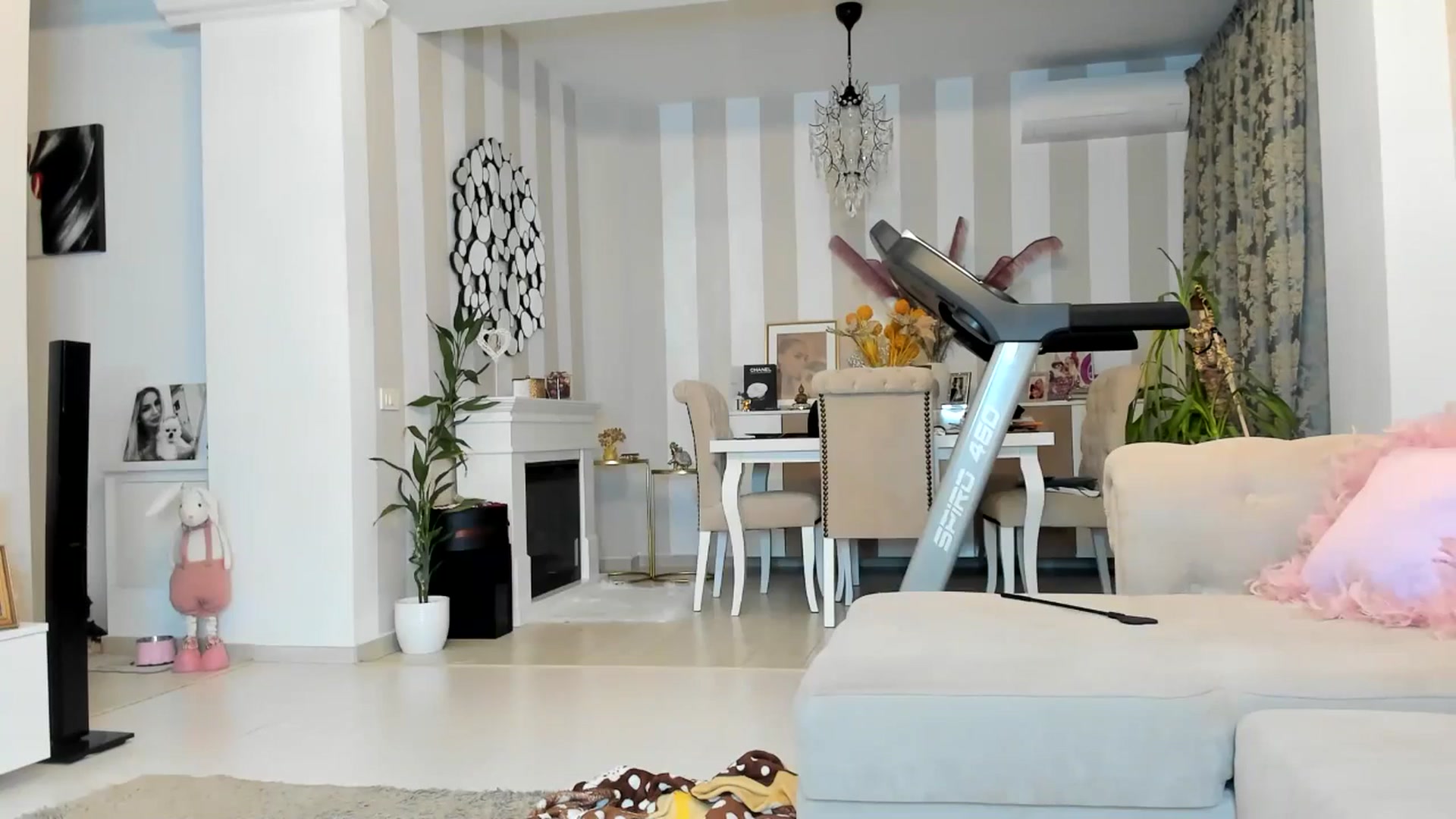 Gallery image thumbnail from Missy_alena's myfreecams stream on, 04/16/2026, 23:56 image 20 of 20